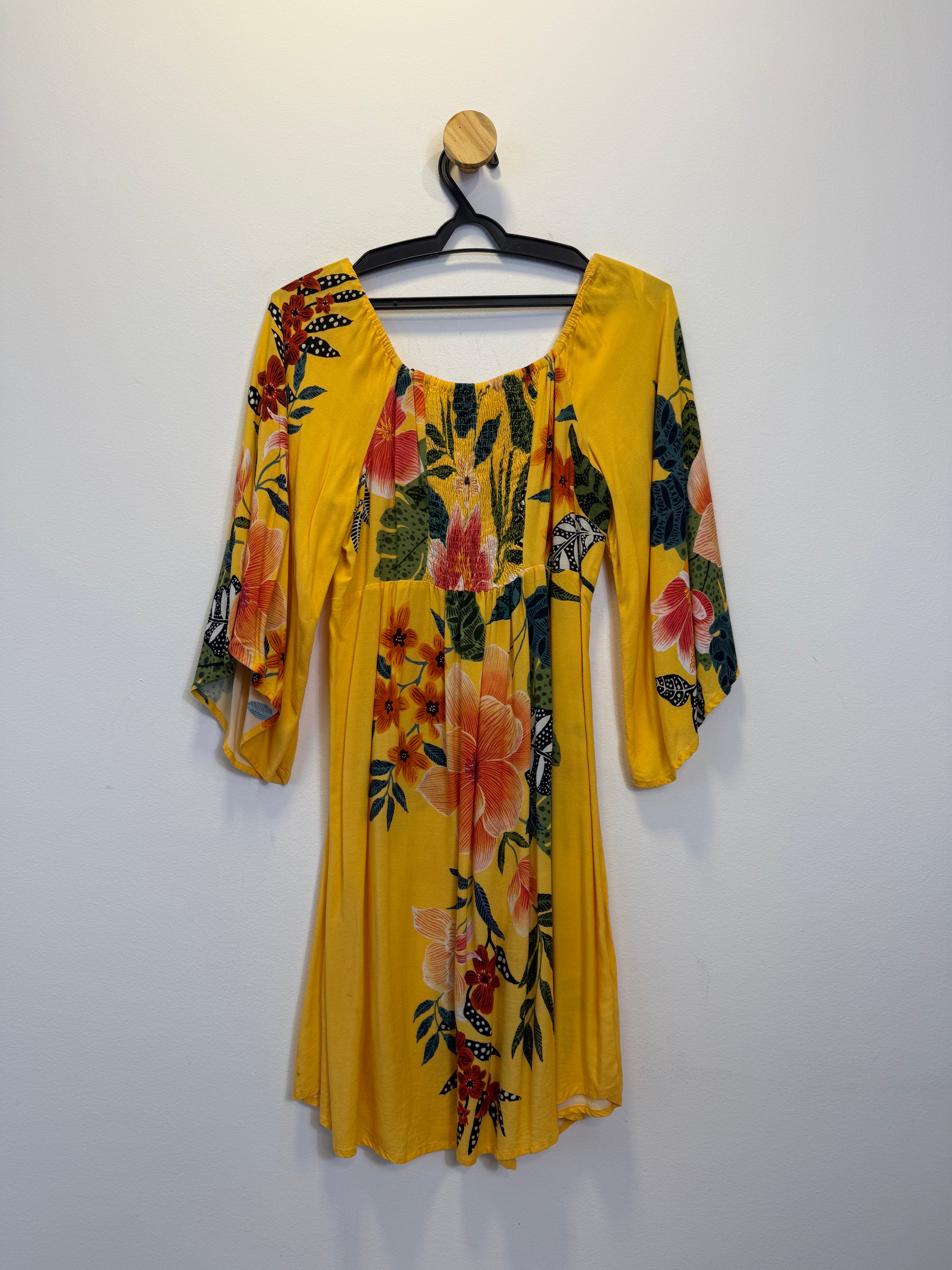Vestido Amarelo Estampa Tropical