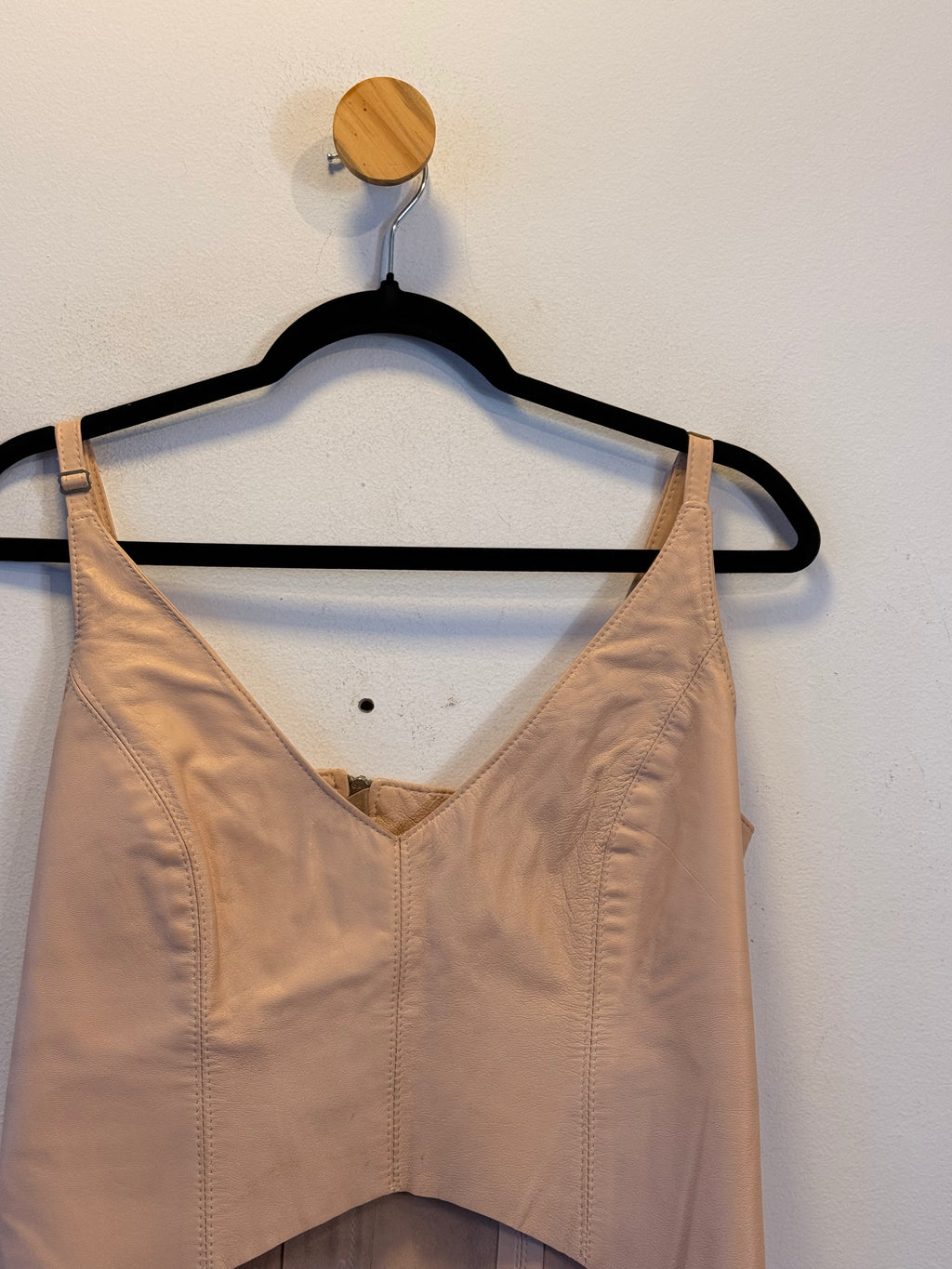 Blusa Cropped Bege de Couro