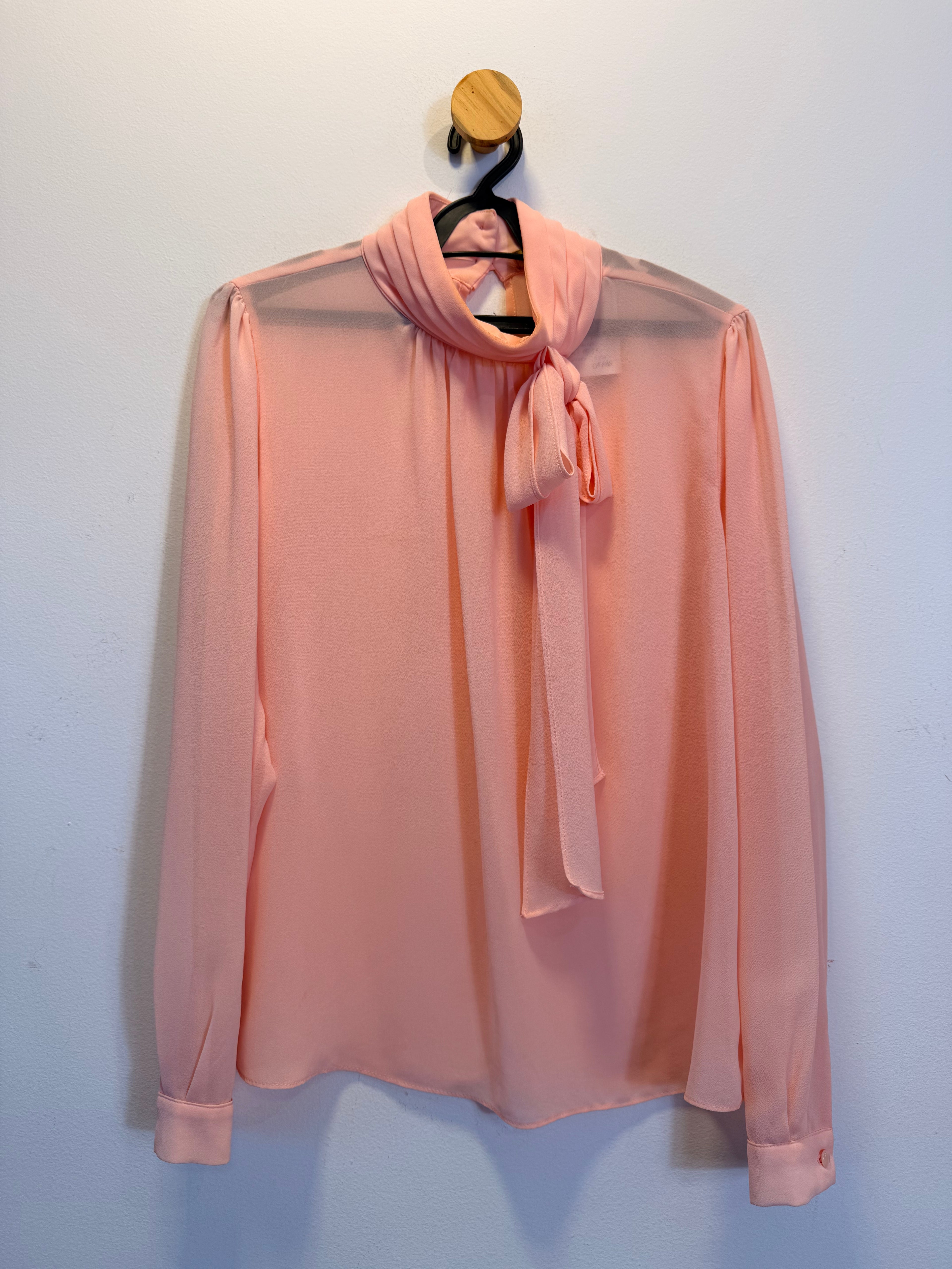 Blusa com amarração na gola Hush