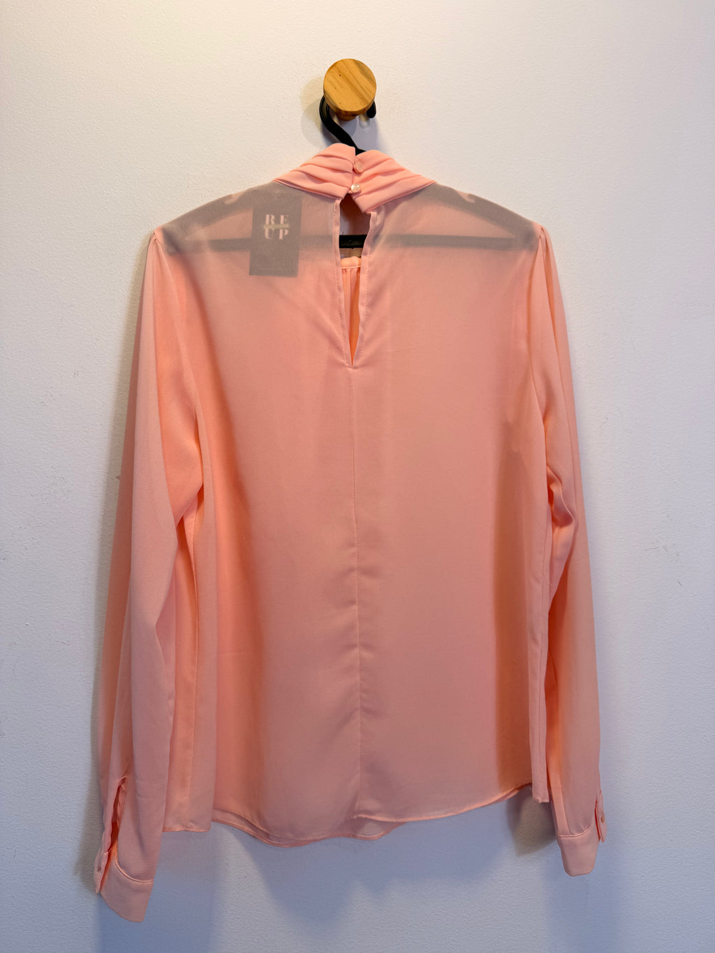 Blusa com amarração na gola Hush