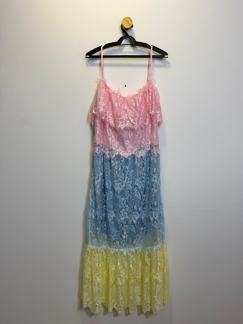 Vestido Colorido em Renda