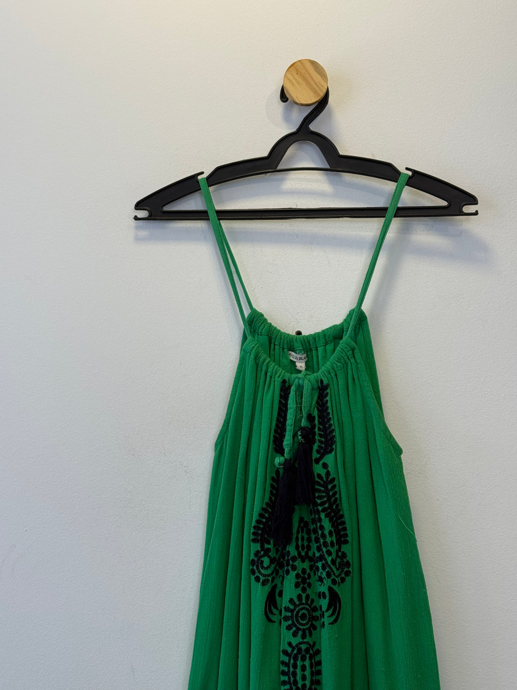 Vestido Fluido Verde Bordado