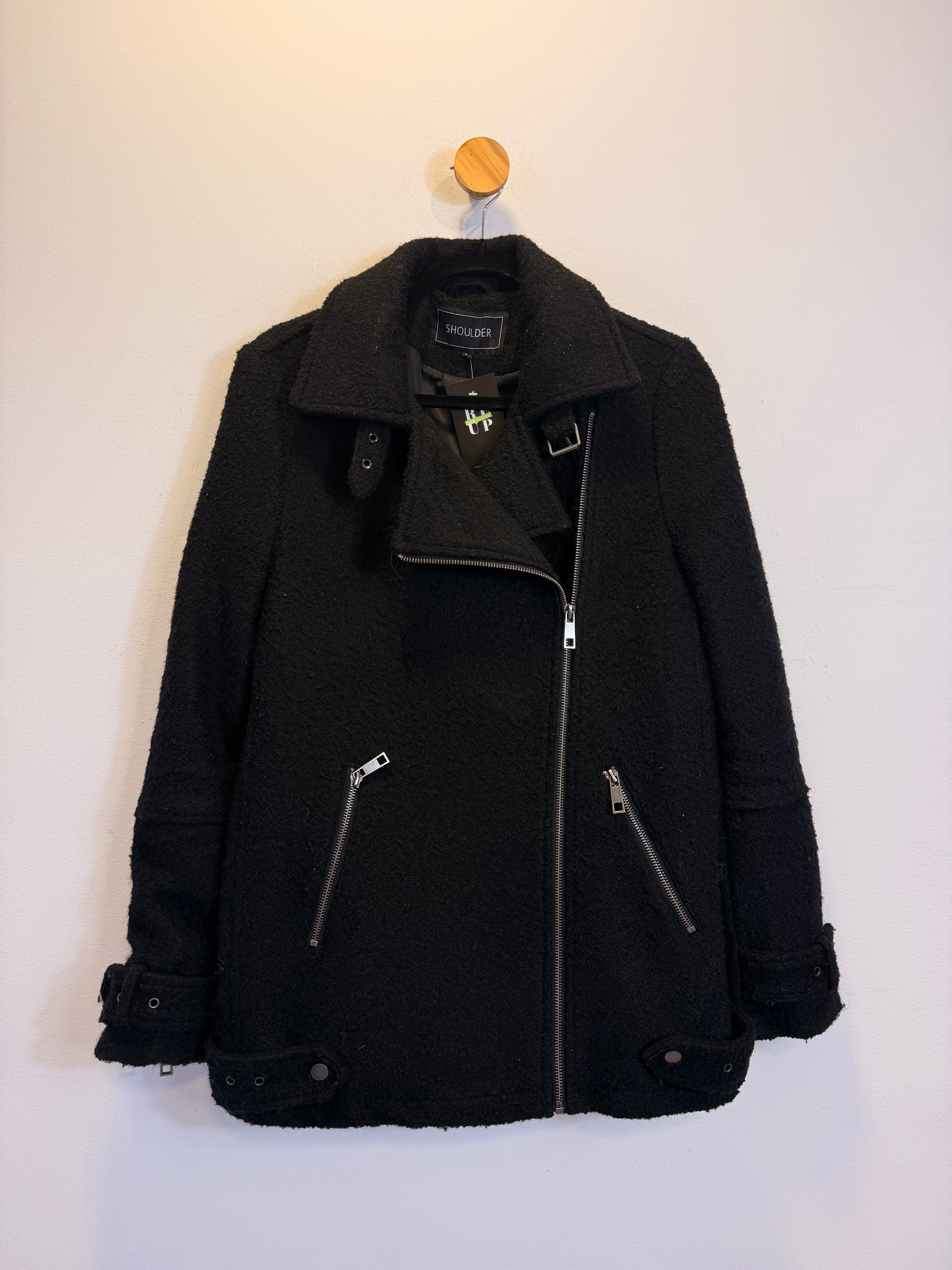 Casaco Preto Shoulder
