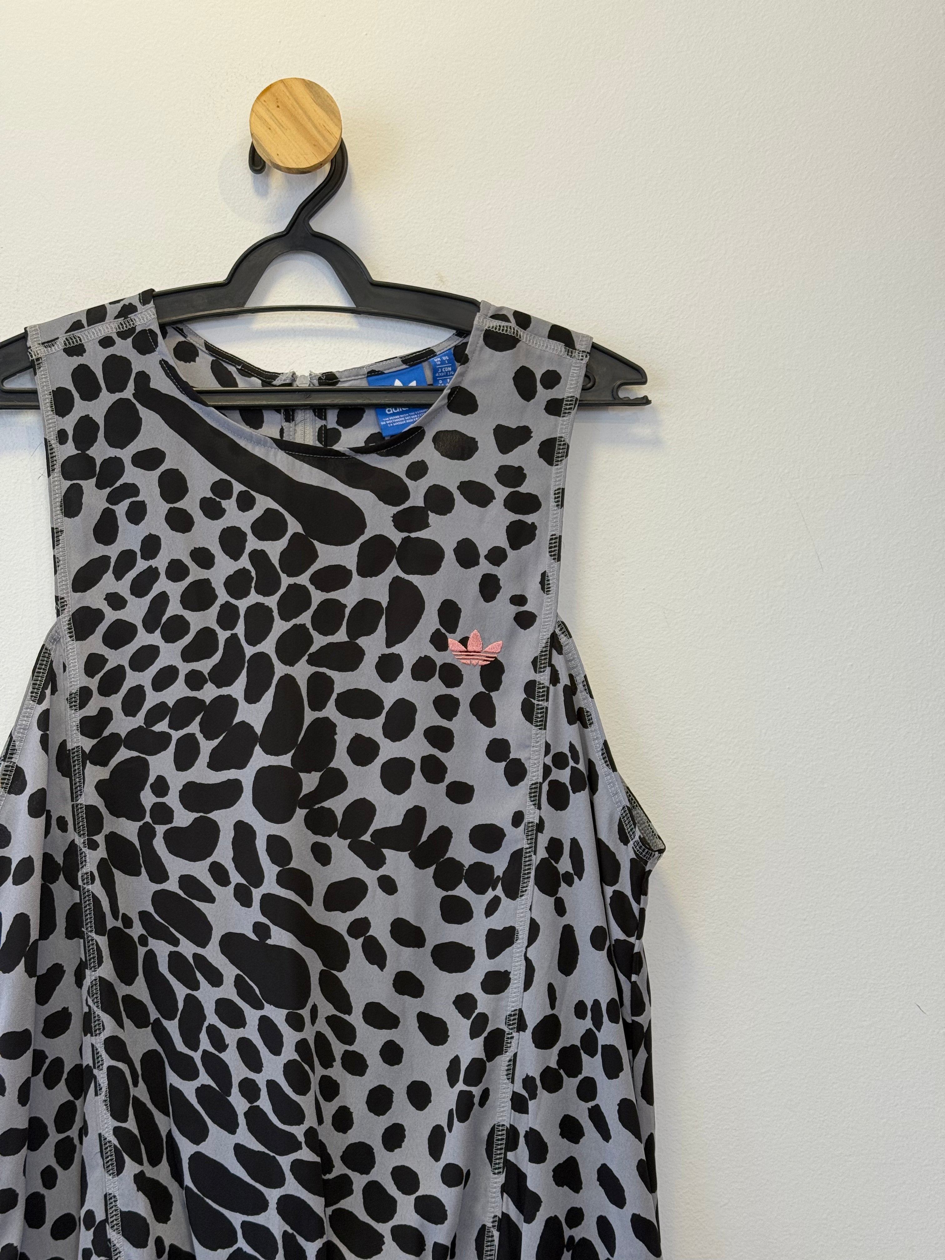 Macacão Curto Cinza e Preto