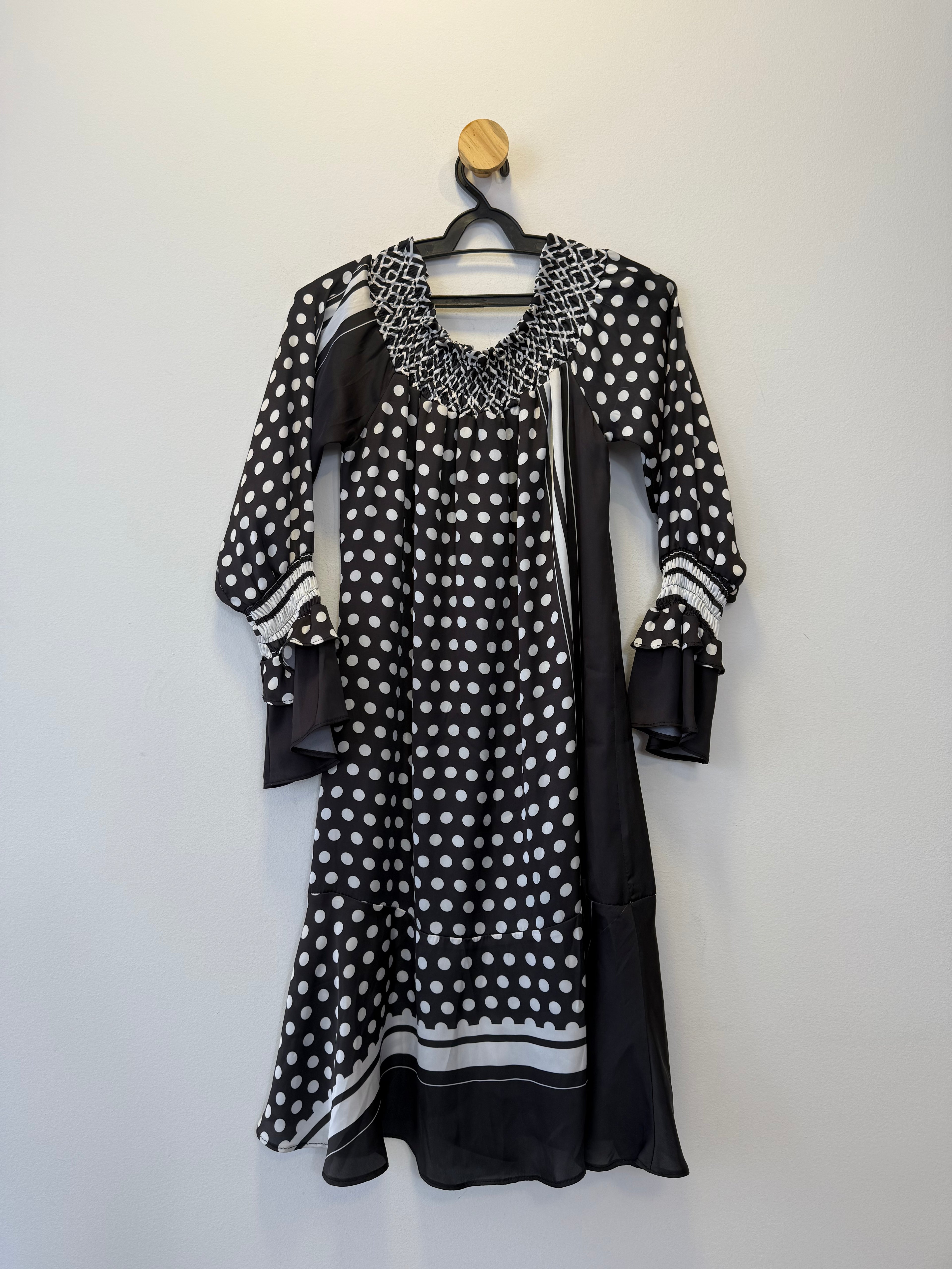 Vestido Poá com Babado