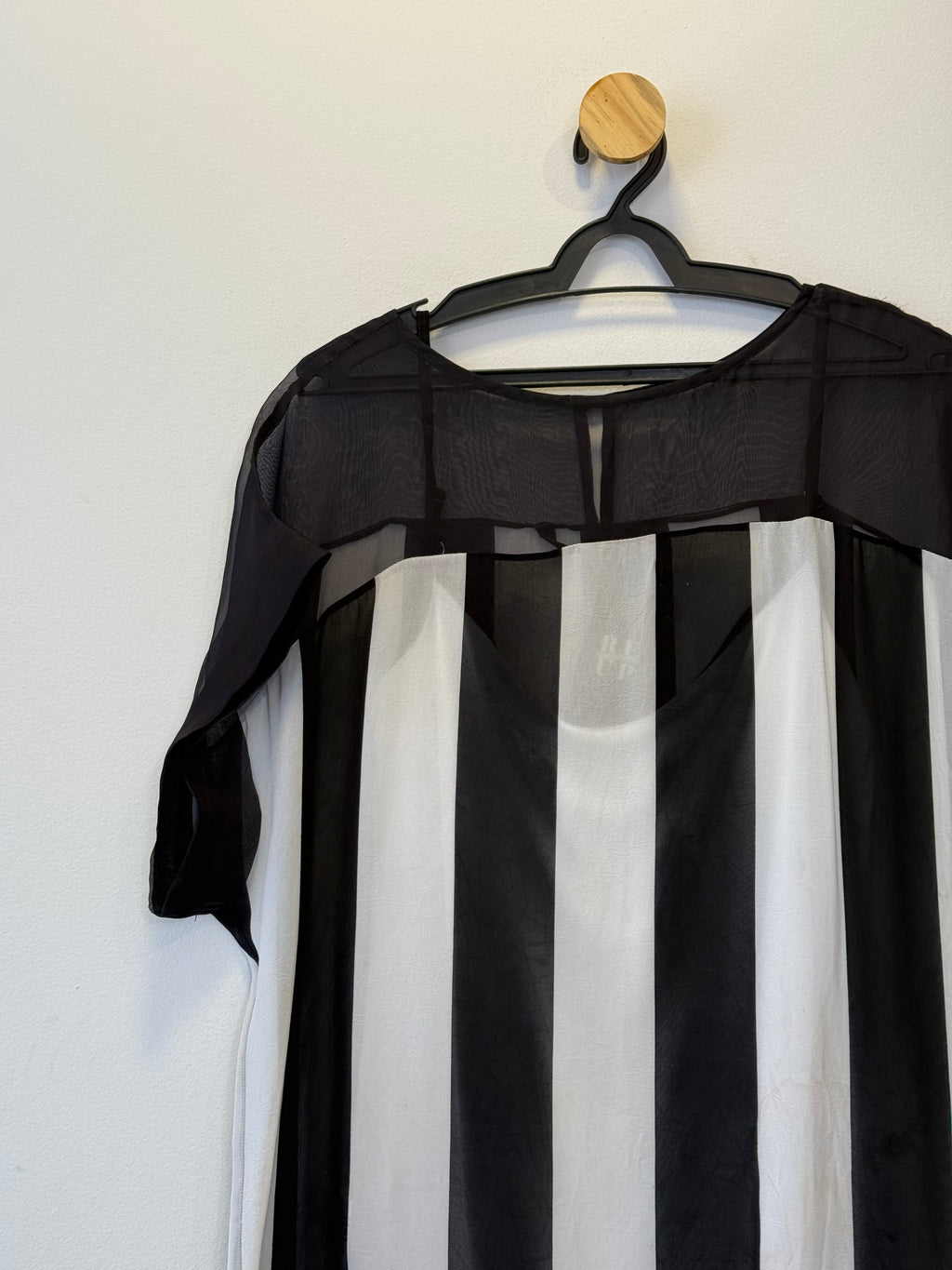 Vestido Listrado com Anágua