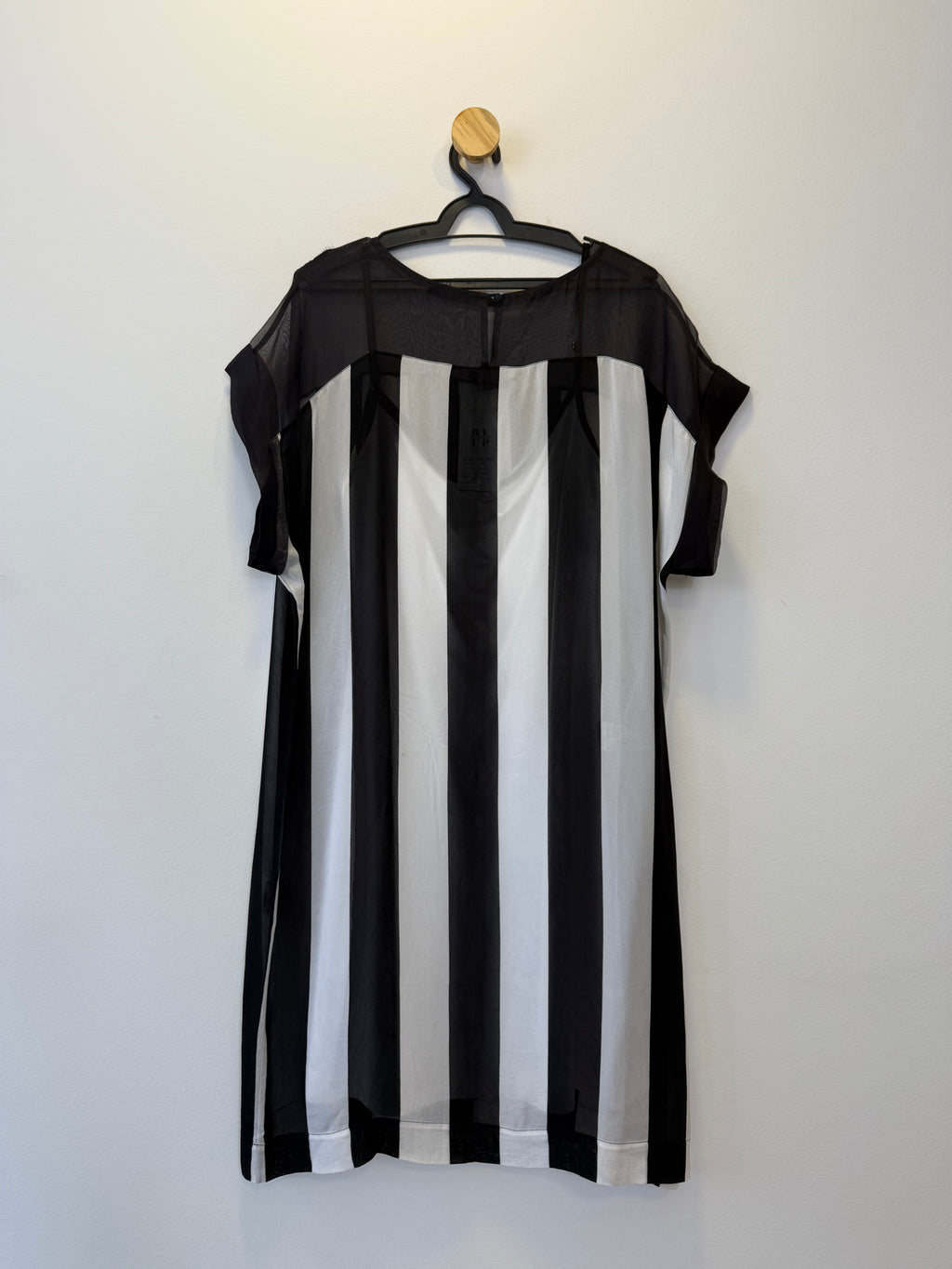 Vestido Listrado com Anágua