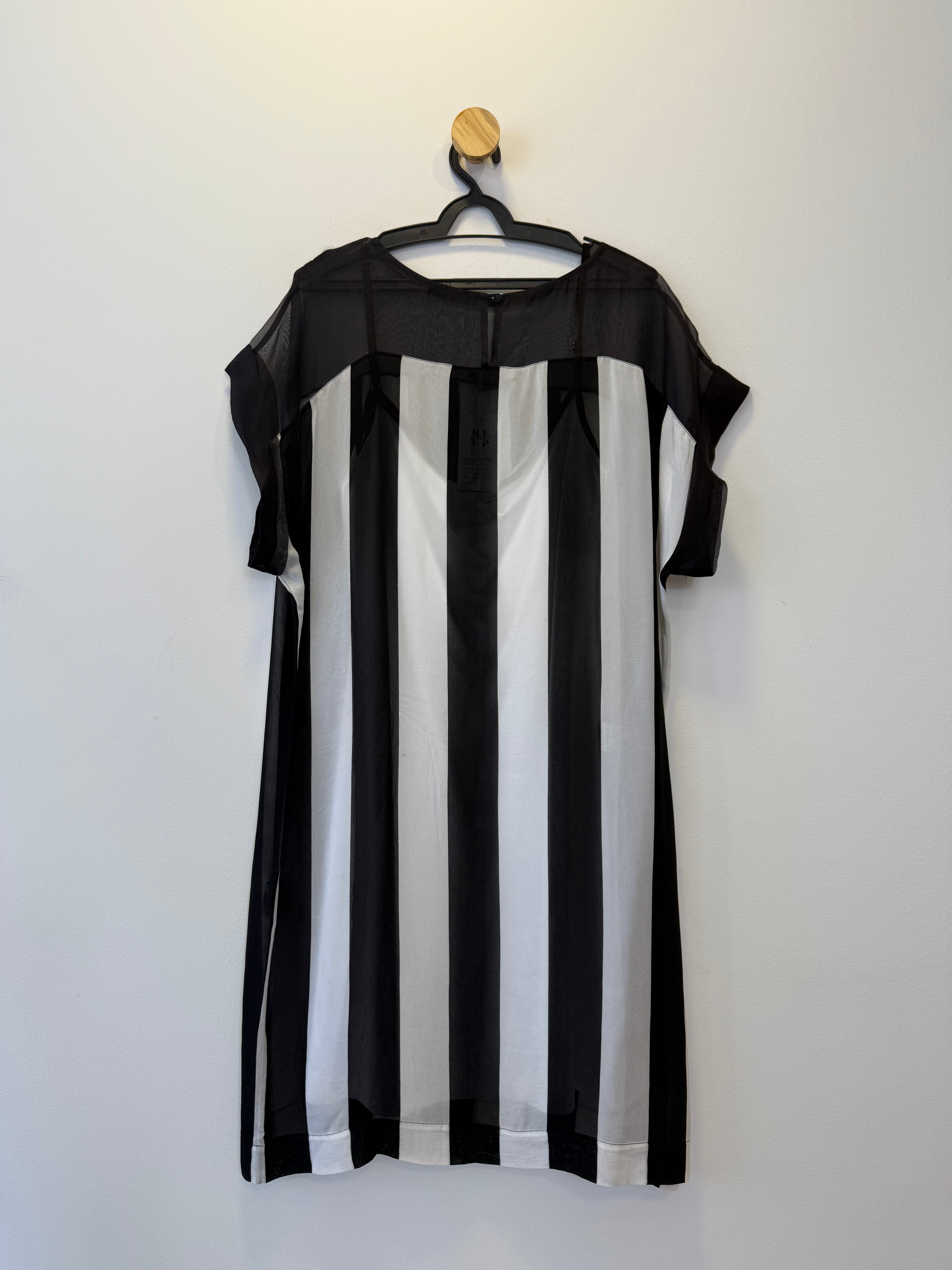 Vestido Listrado com Anágua