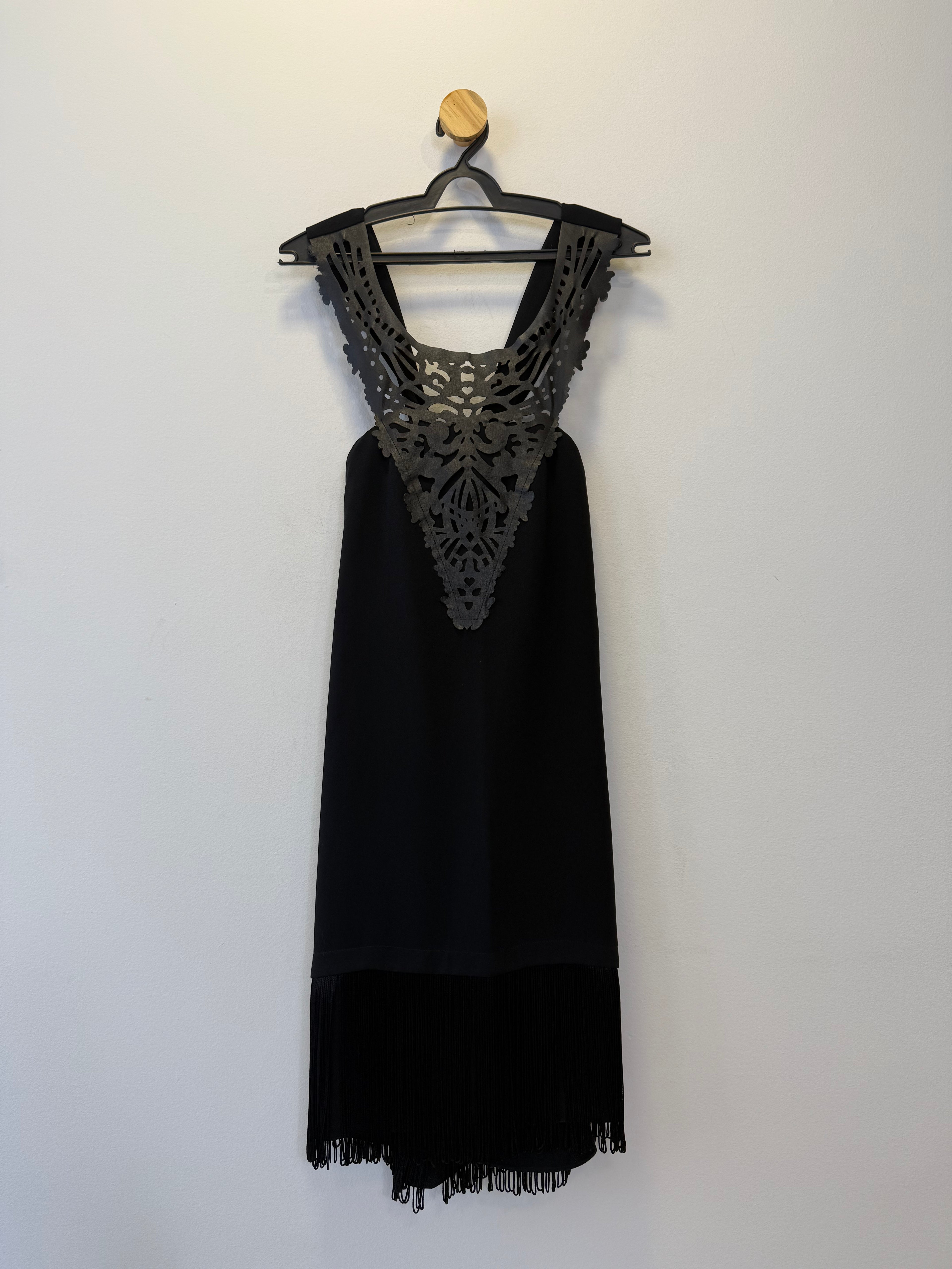 Vestido Preto Detalhe cem Couro