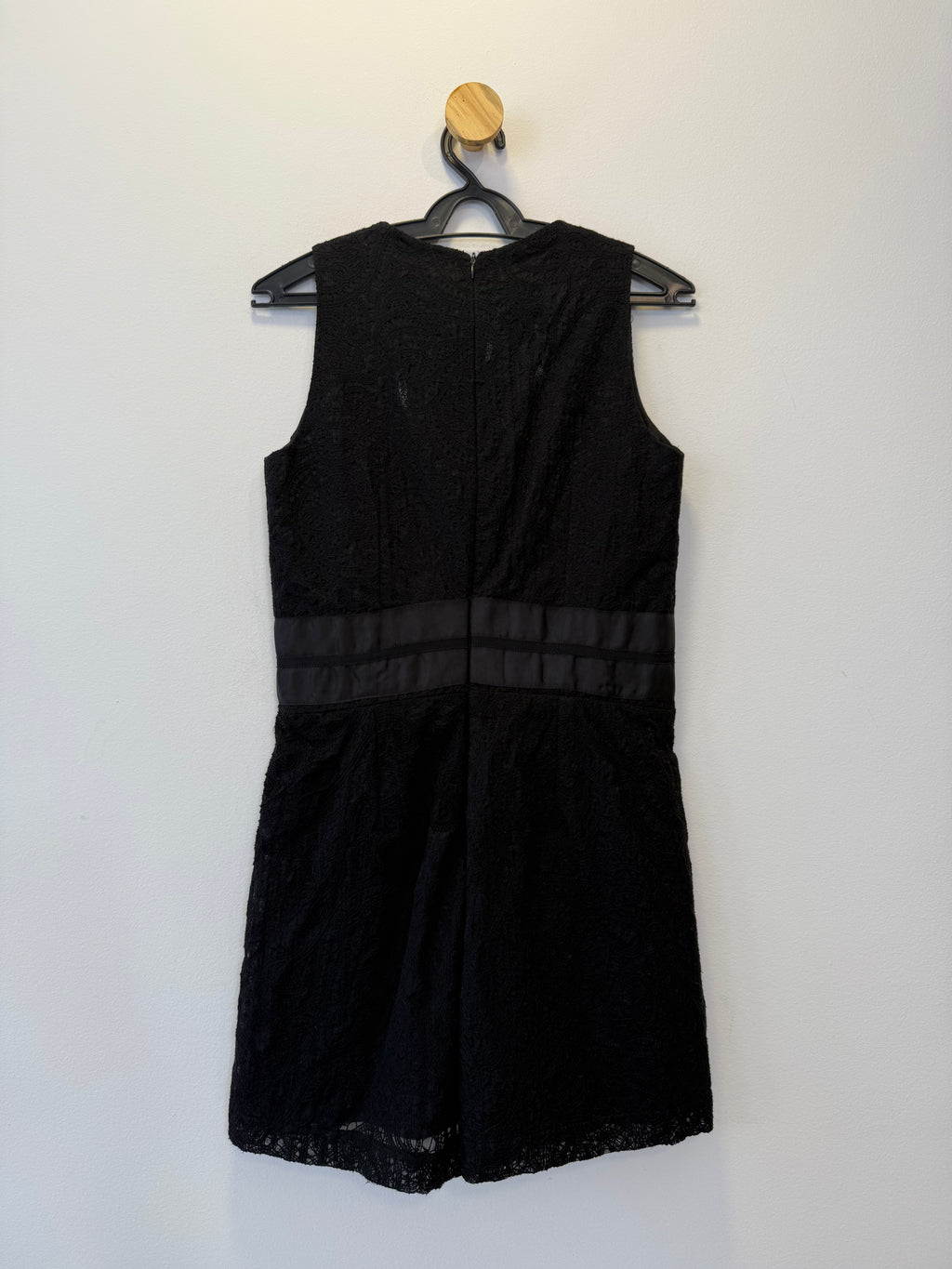 Macacão Preto em Renda*