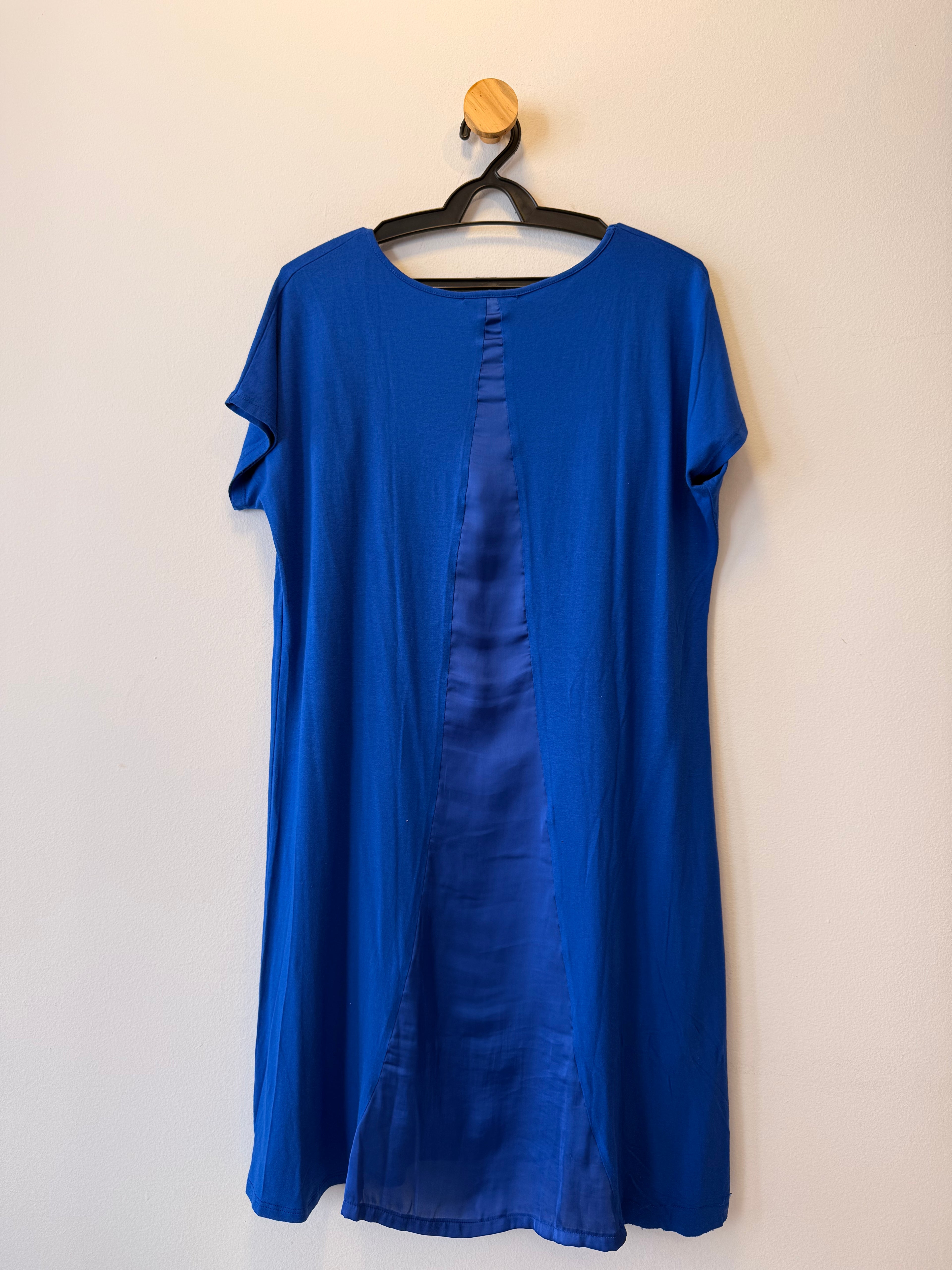 Vestido Curto Azul com Anágua