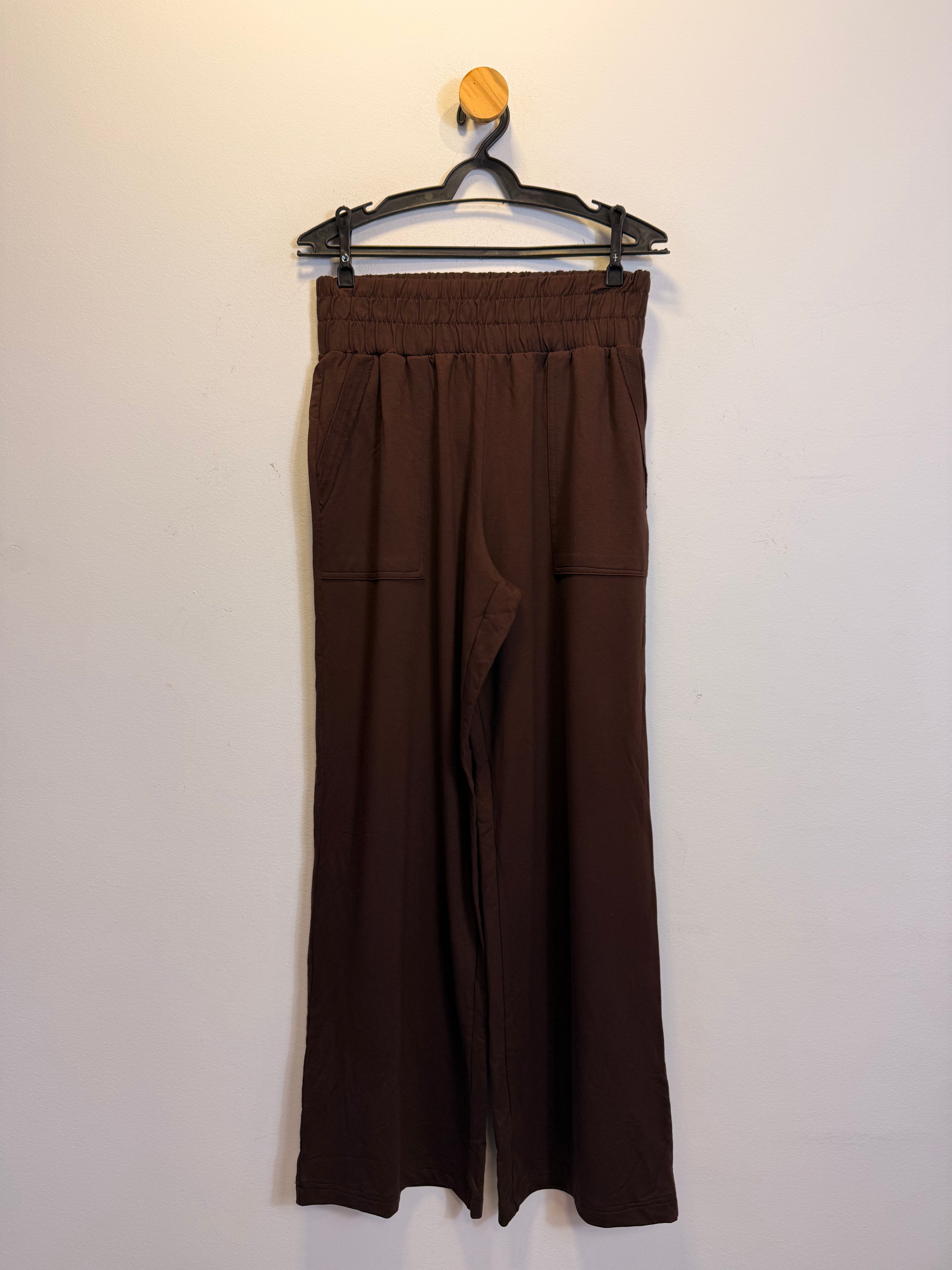 Conjunto Marrom Yolo