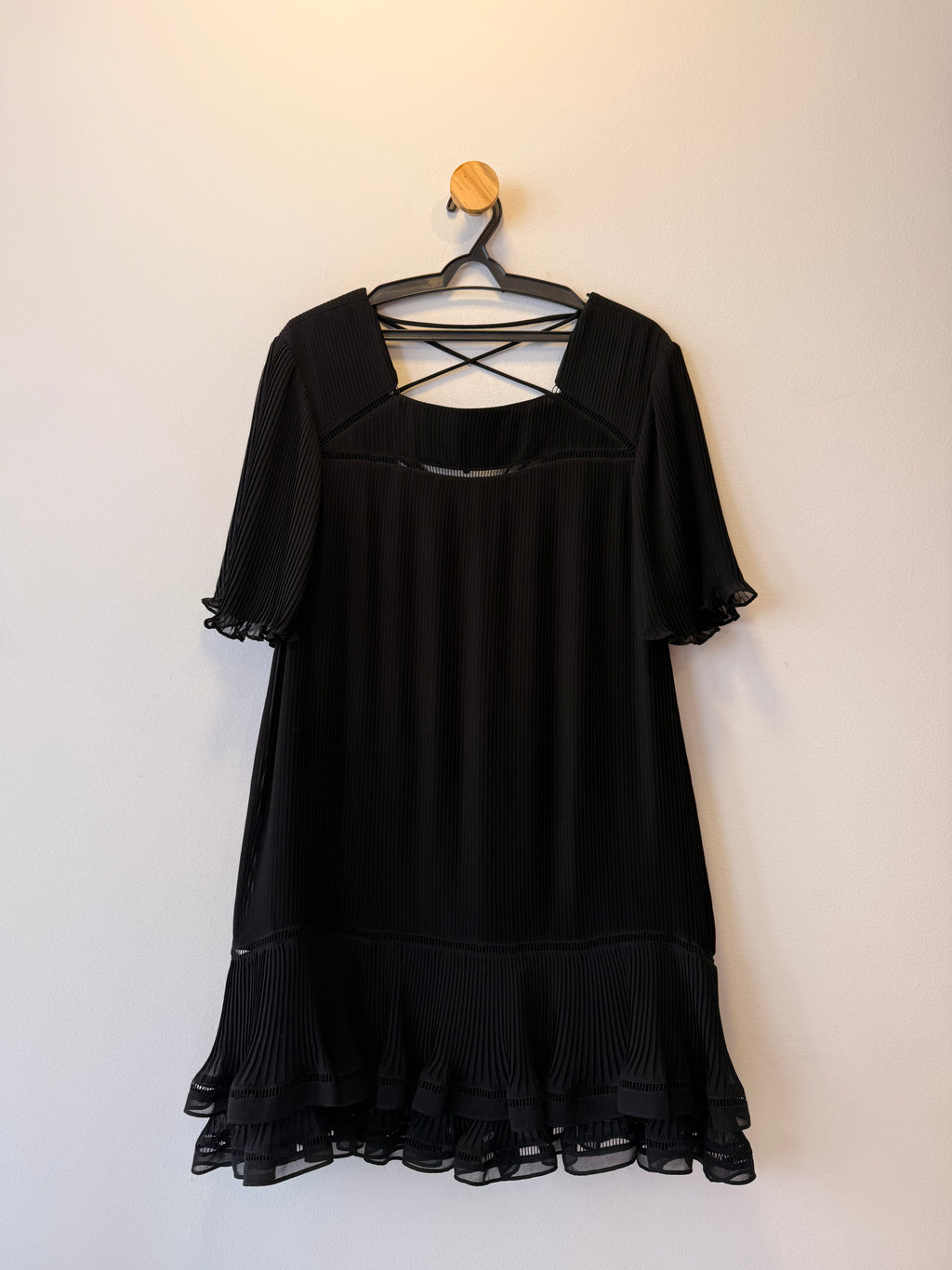 Vestido Curto Preto Plissado