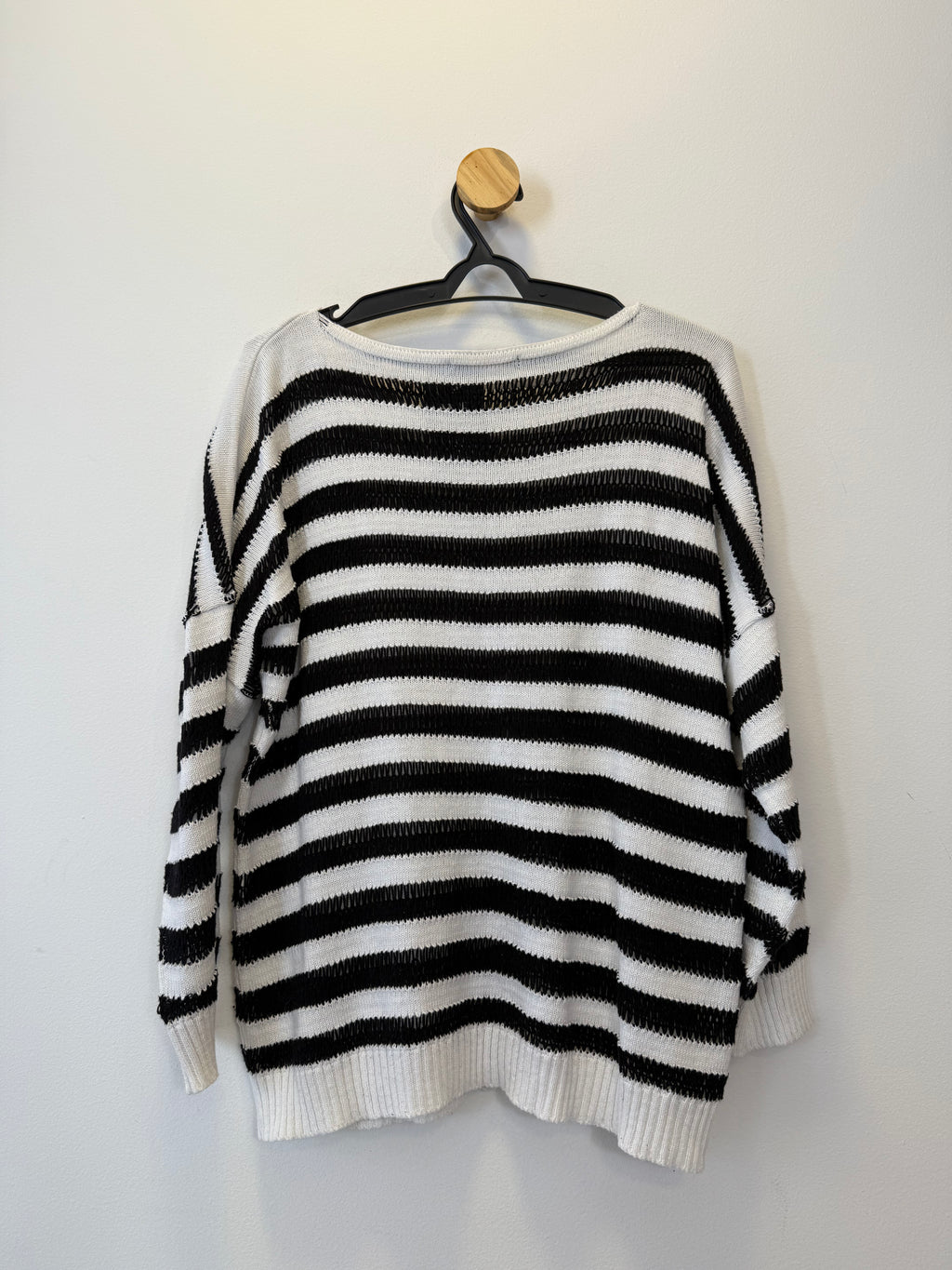 Blusa Tricot Listras Preta e Braco