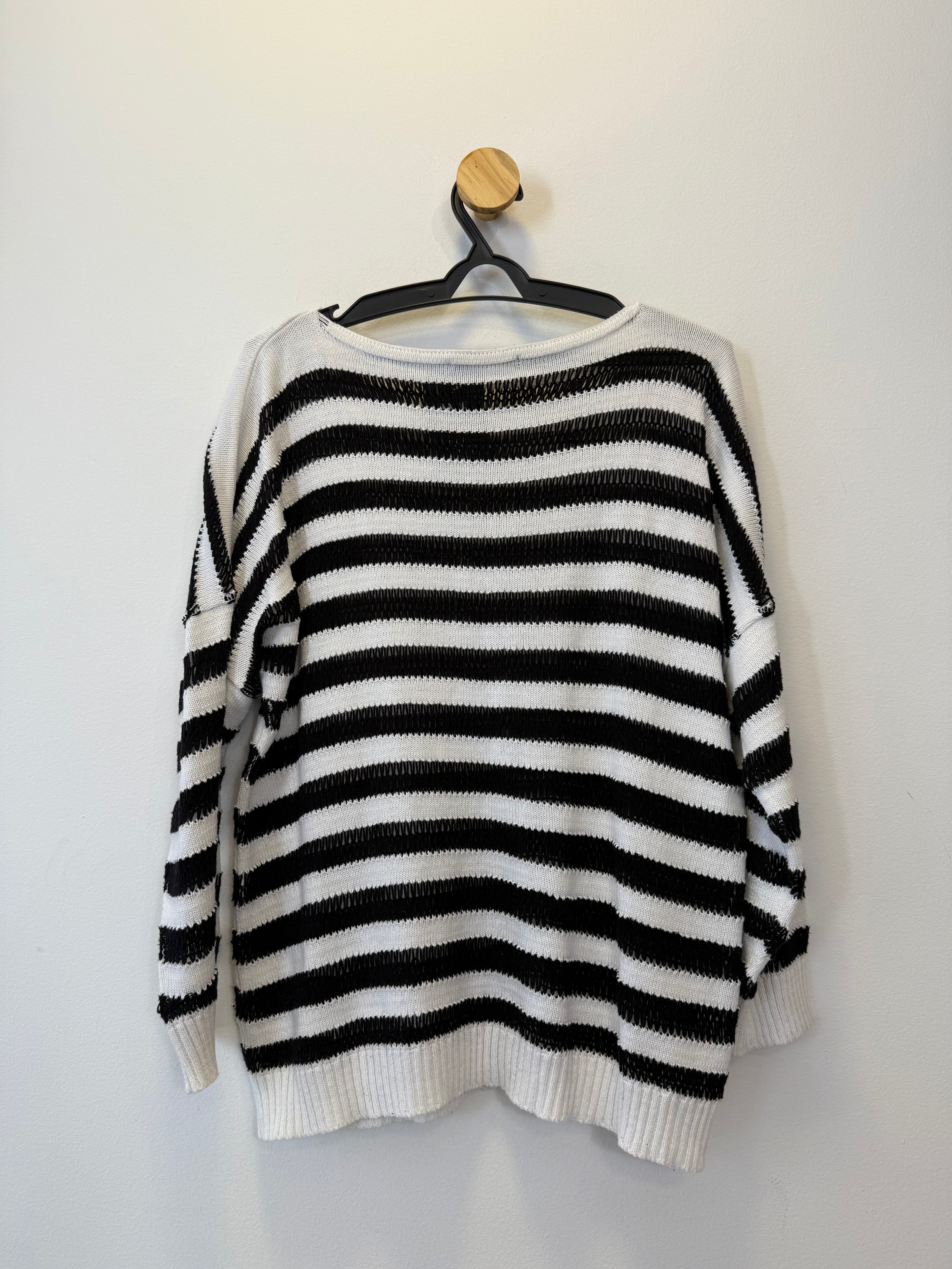 Blusa Tricot Listras Preta e Braco