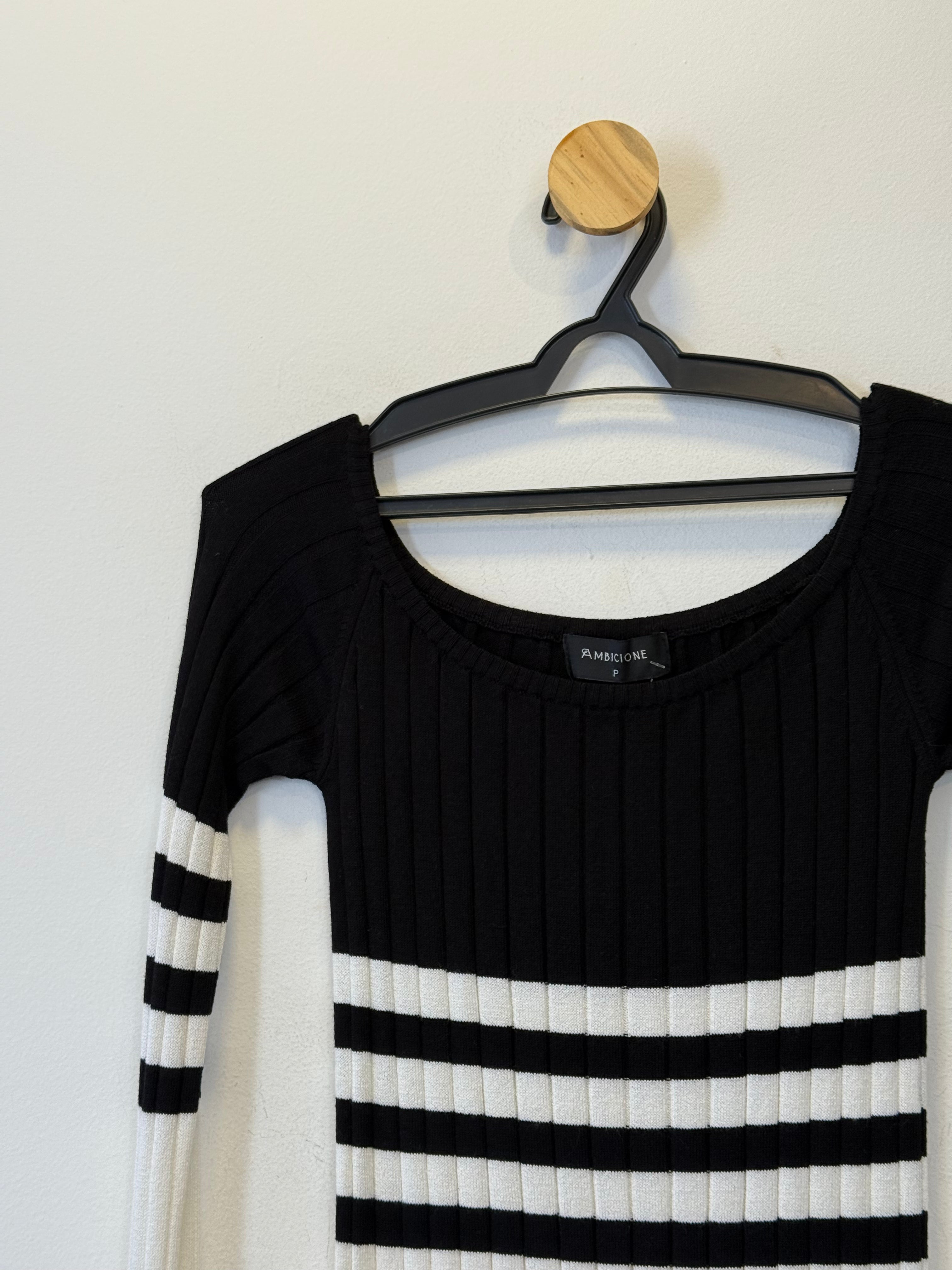 Blusa Tricot Manga Bufante Preta e Branca