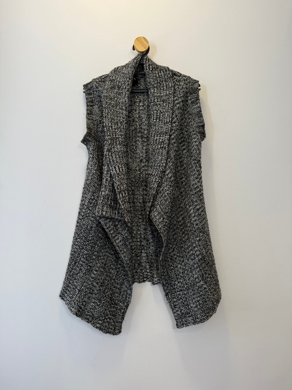 Colete em Tricot Preto e Branco