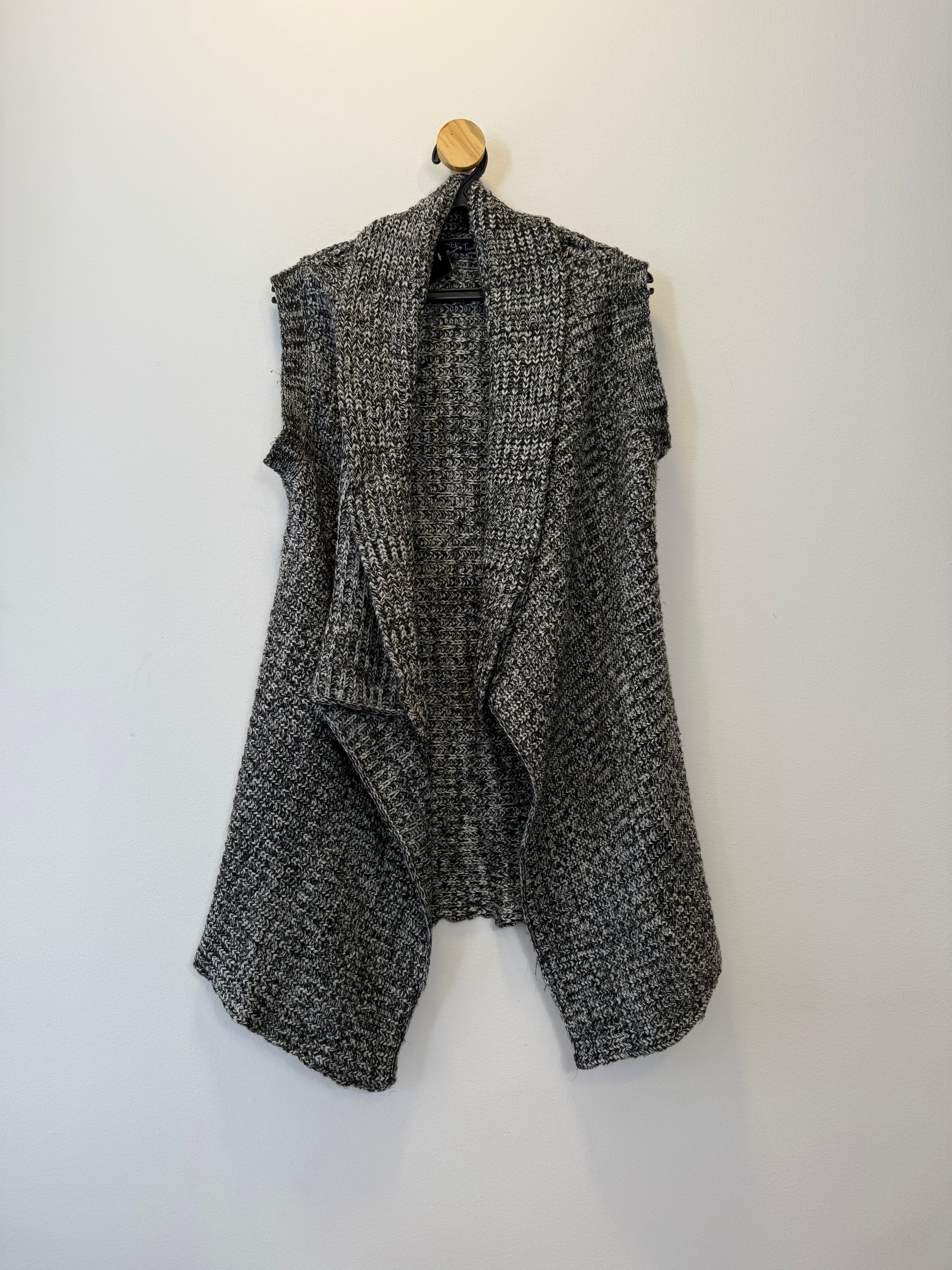 Colete em Tricot Preto e Branco