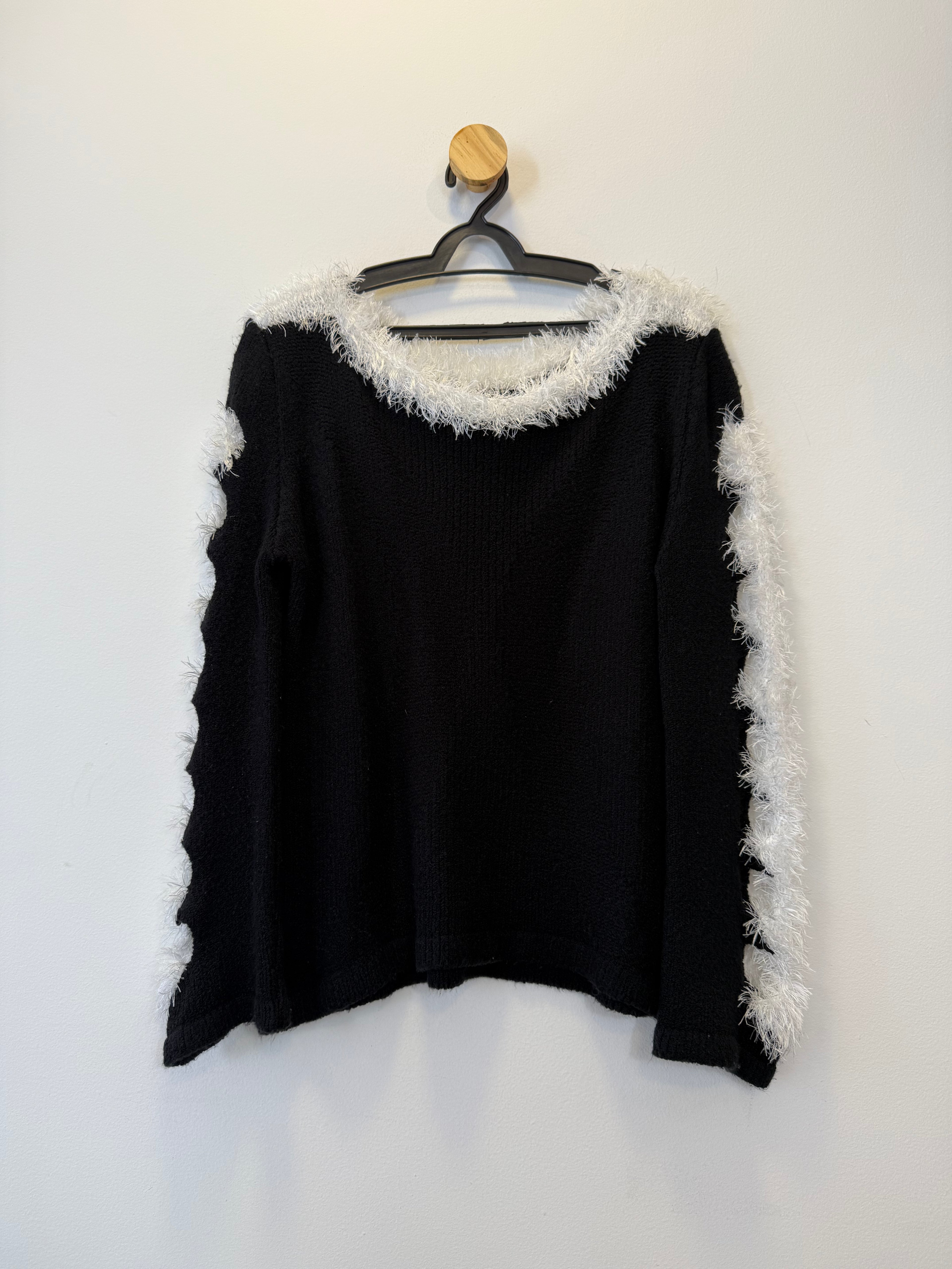 Suéter Tricot Preto Detalhes Brancos