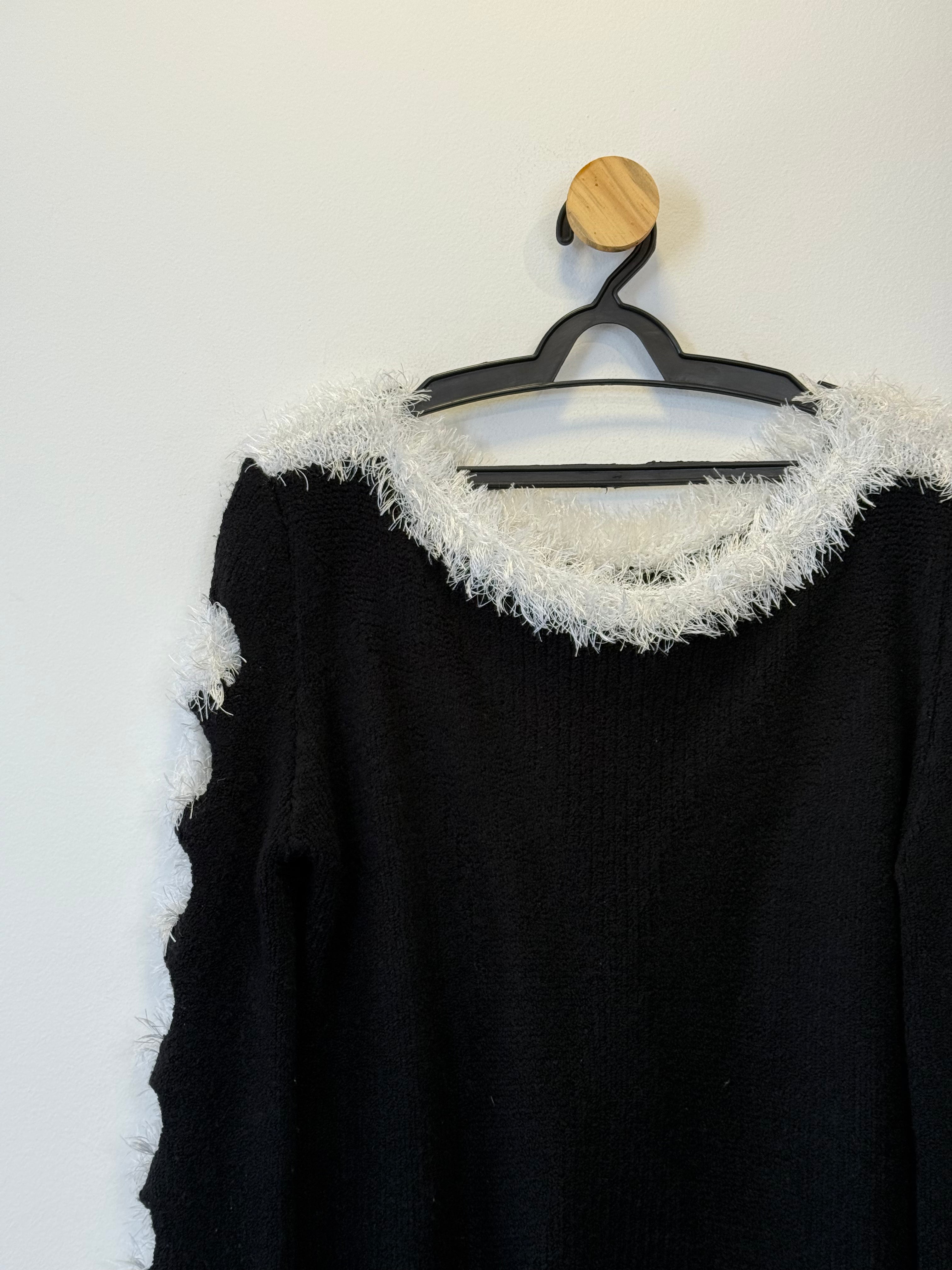 Suéter Tricot Preto Detalhes Brancos