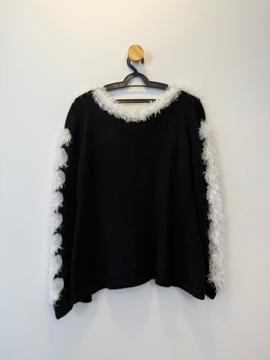 Suéter Tricot Preto Detalhes Brancos
