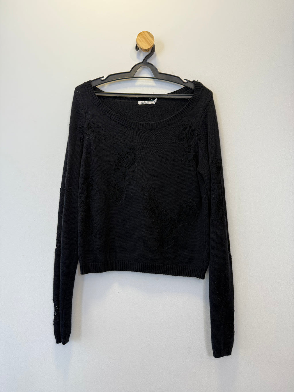 Suéter Tricot Preto Detalhes em Renda