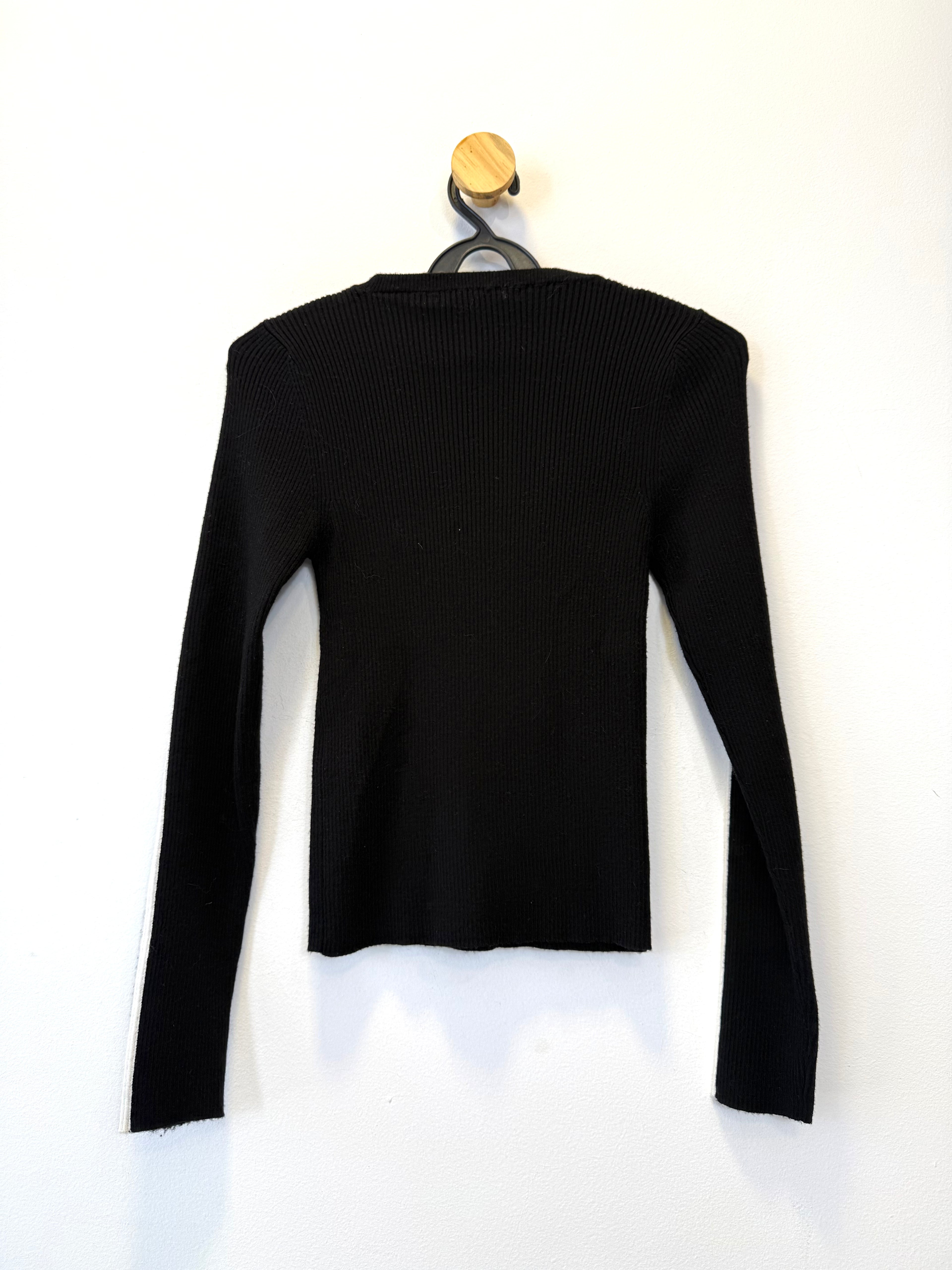 Blusa Tricot  Preta Listra na Manga