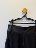 Saia Midi Fluida Detalhes em Couro