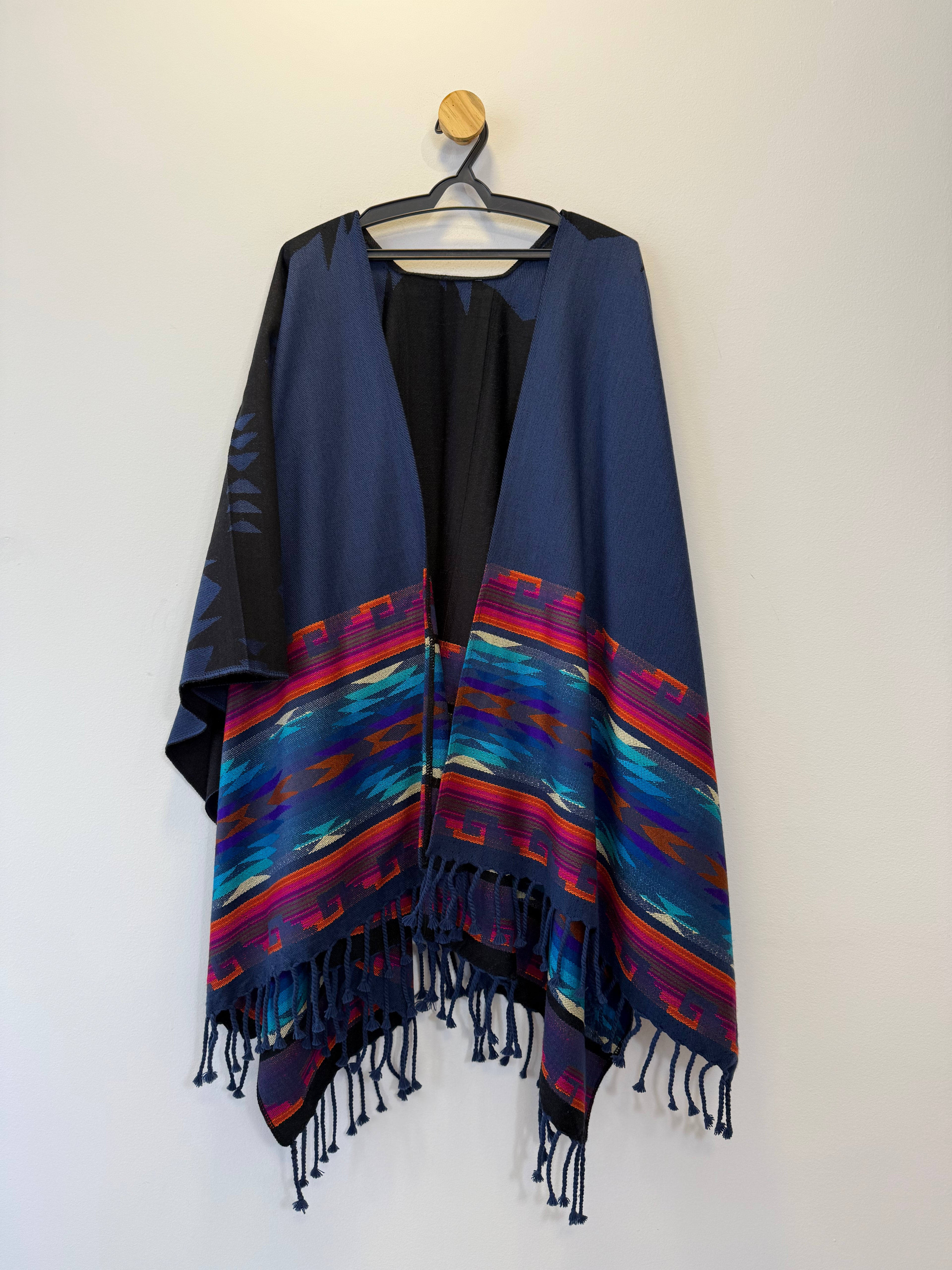 Poncho em Tricot Azul Marinho