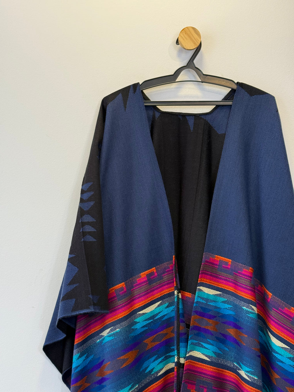 Poncho em Tricot Azul Marinho