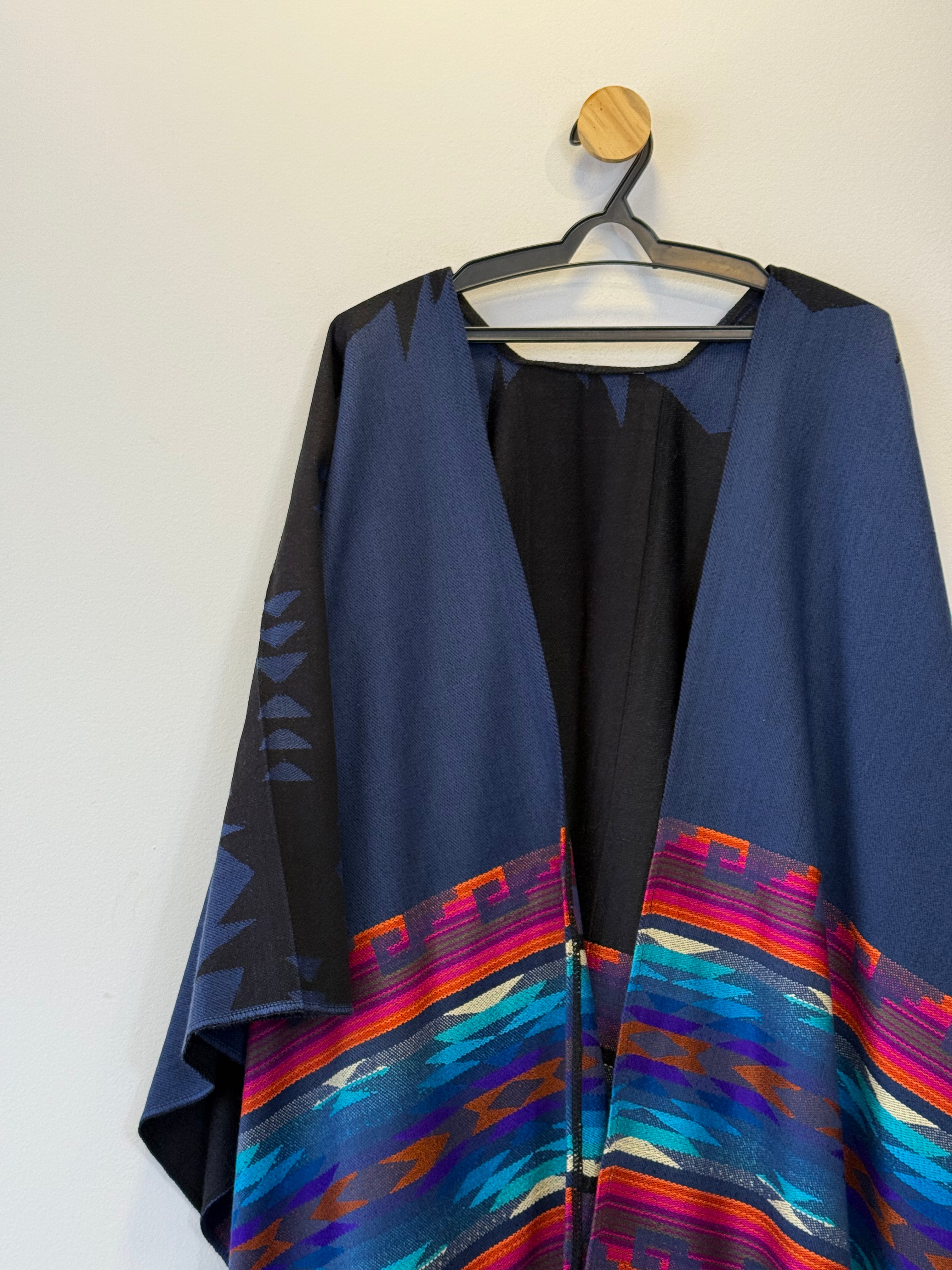 Poncho em Tricot Azul Marinho