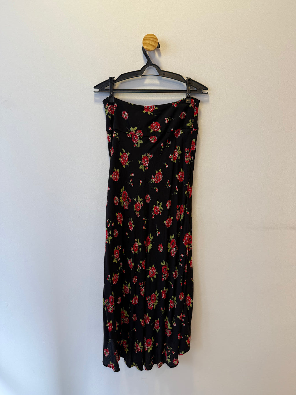 Saia Longa Preta Floral Vermelho