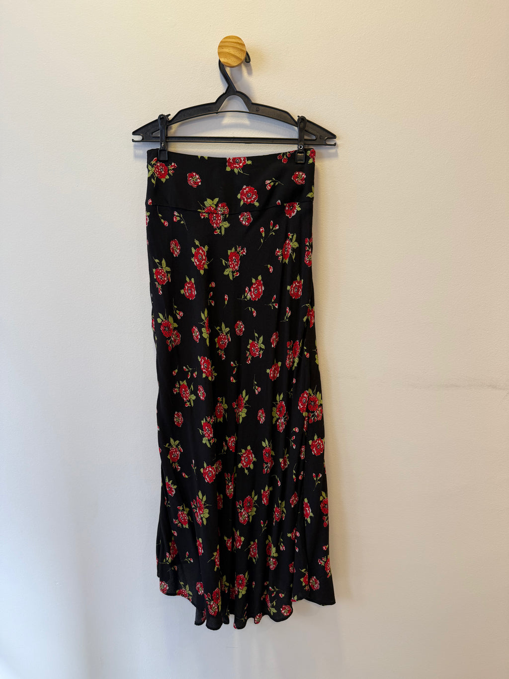 Saia Longa Preta Floral Vermelho