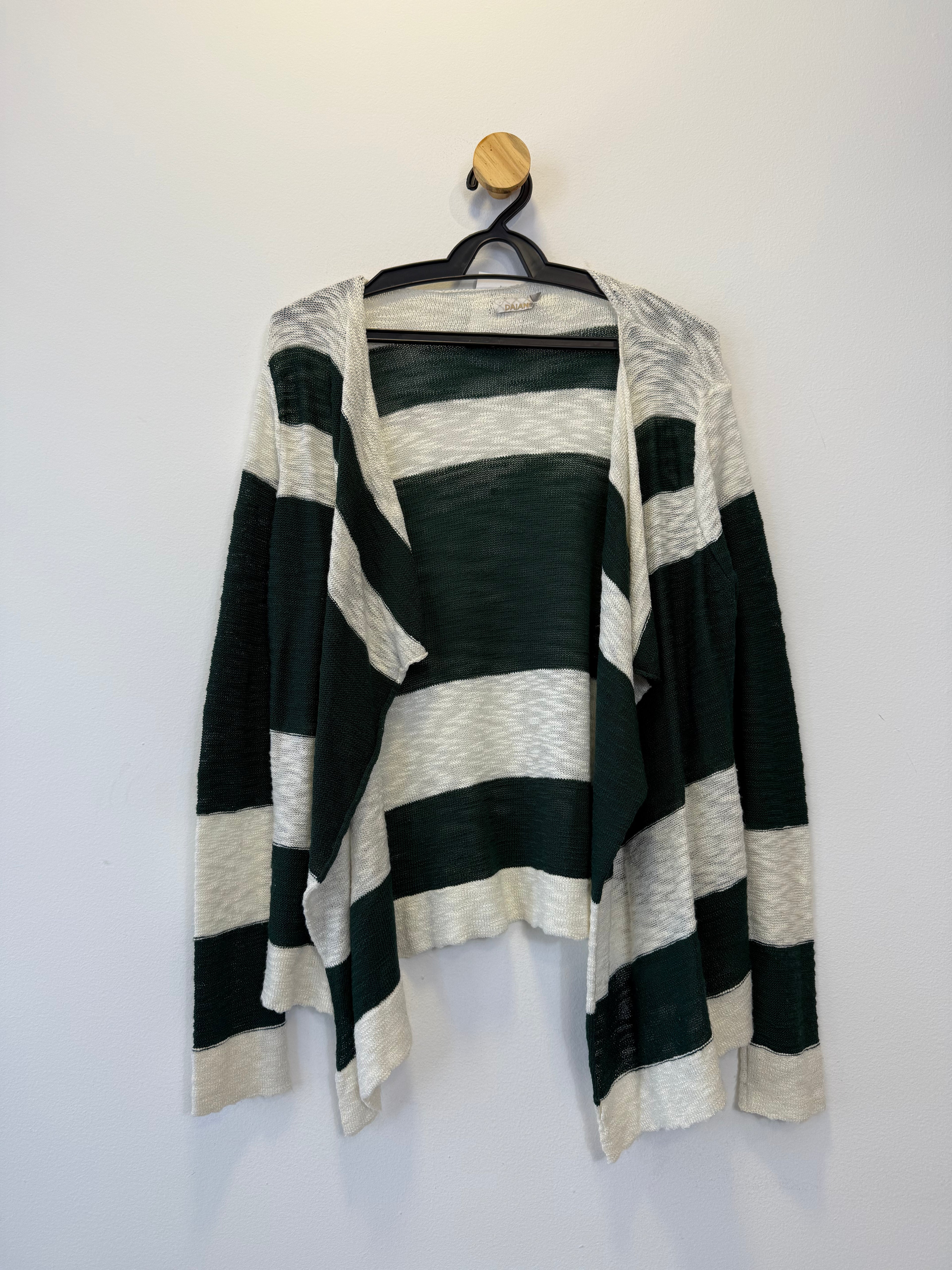 Casaco Tricot Listrado em P&B