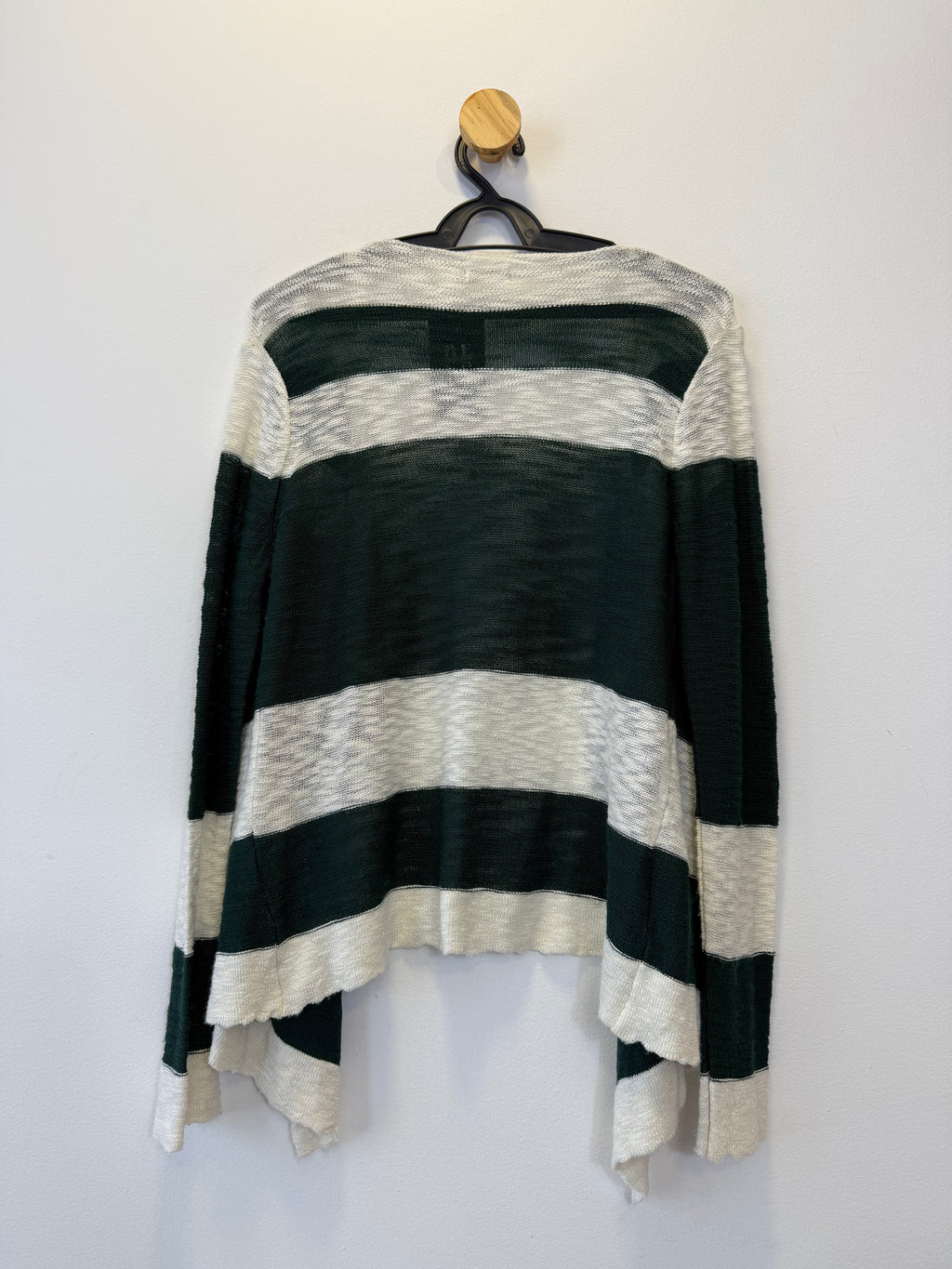 Casaco Tricot Listrado em P&B