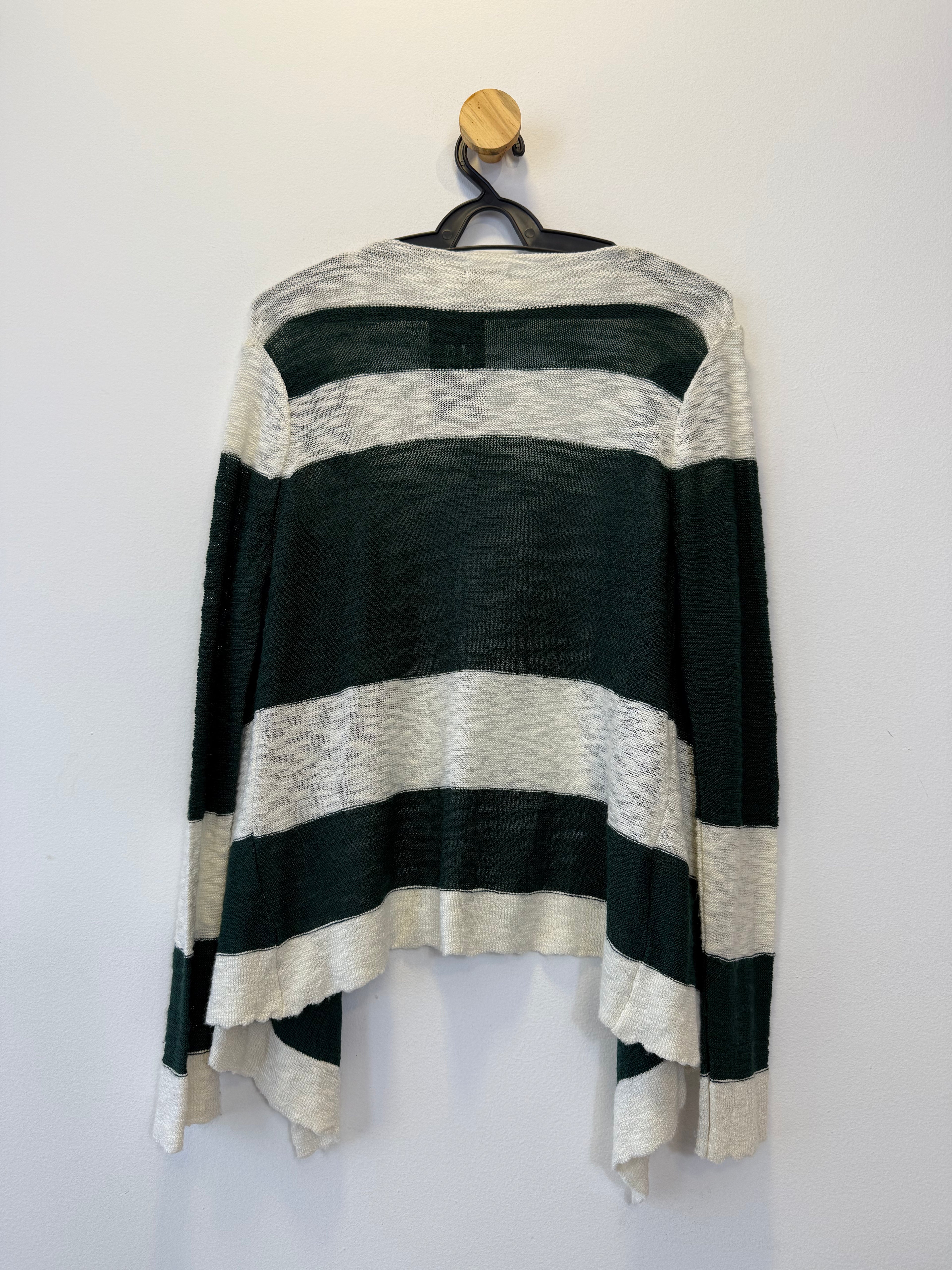 Casaco Tricot Listrado em P&B