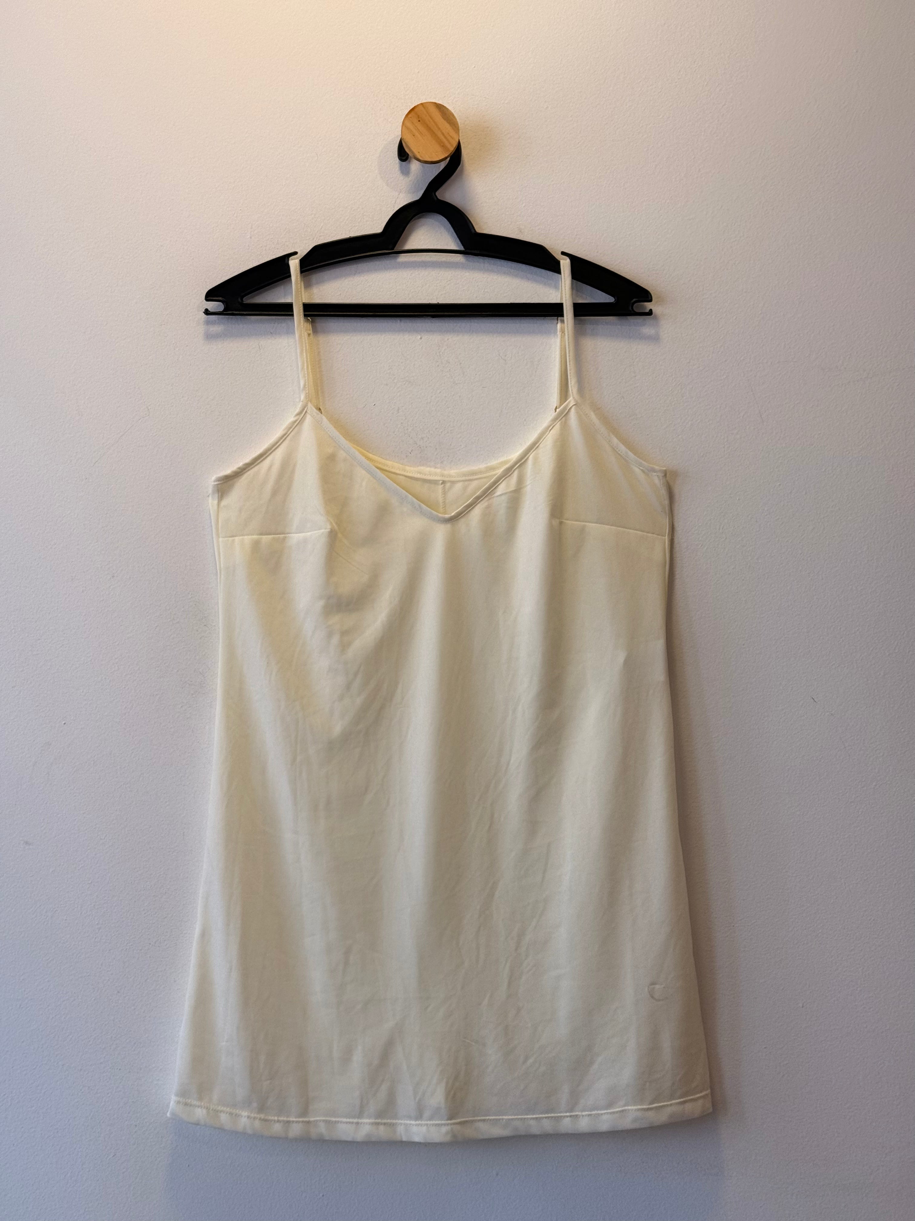 Vestido Branco com Aplicações de Renda