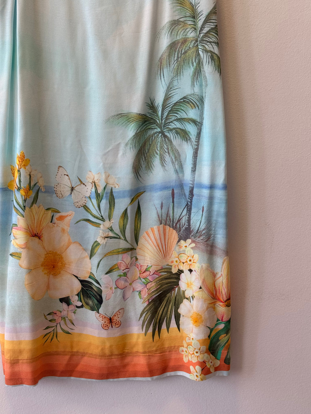 Vestido Curto com Estampa Tropical