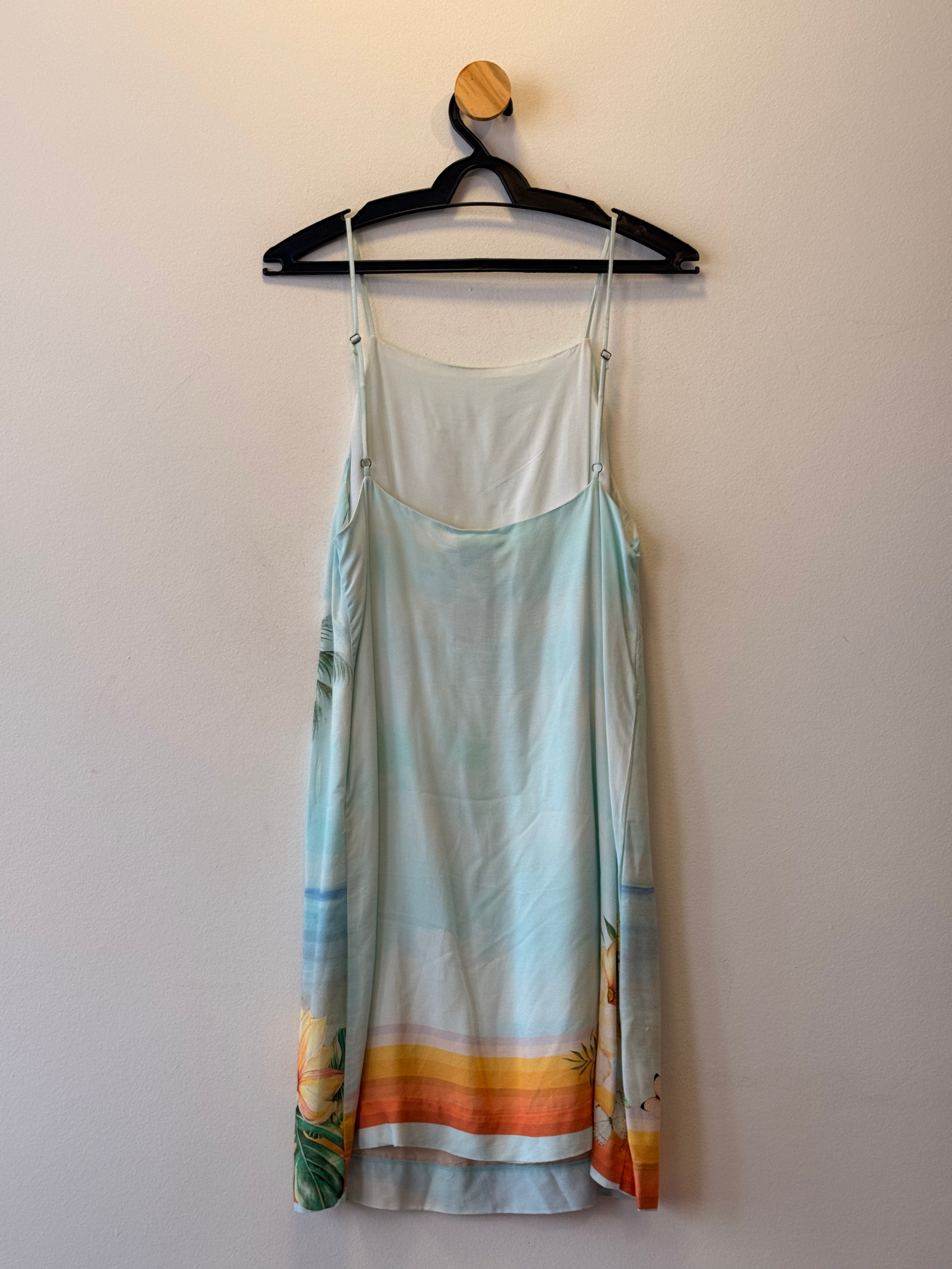 Vestido Curto com Estampa Tropical
