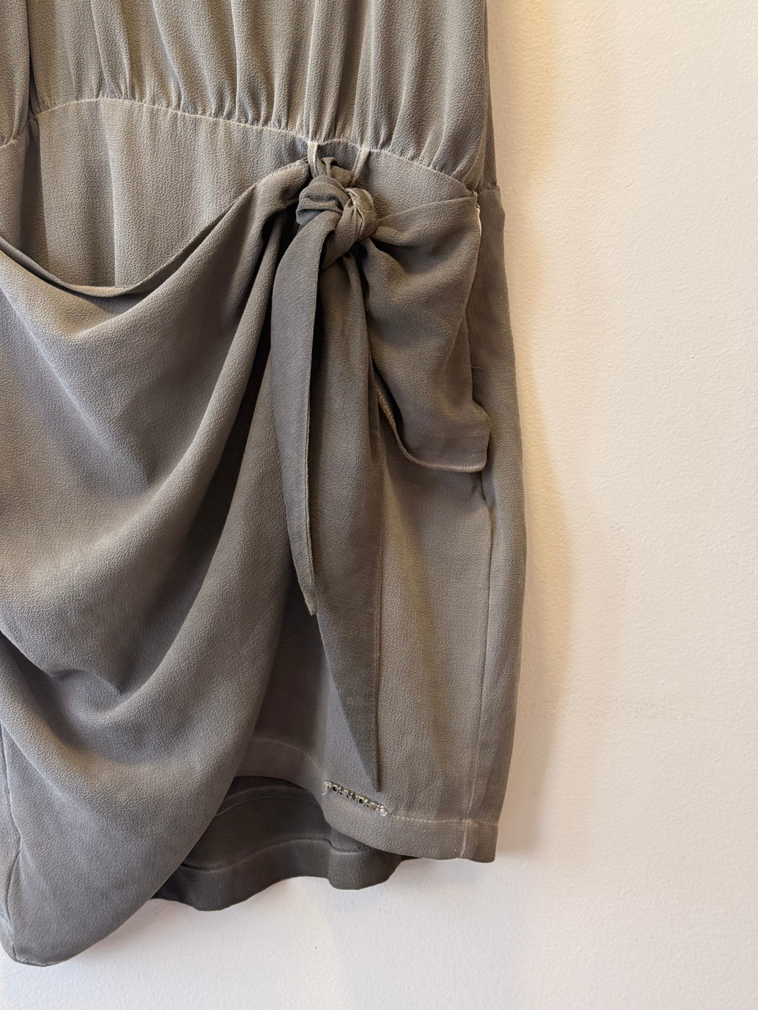 Vestido Curto com Transpasse e Amarração
