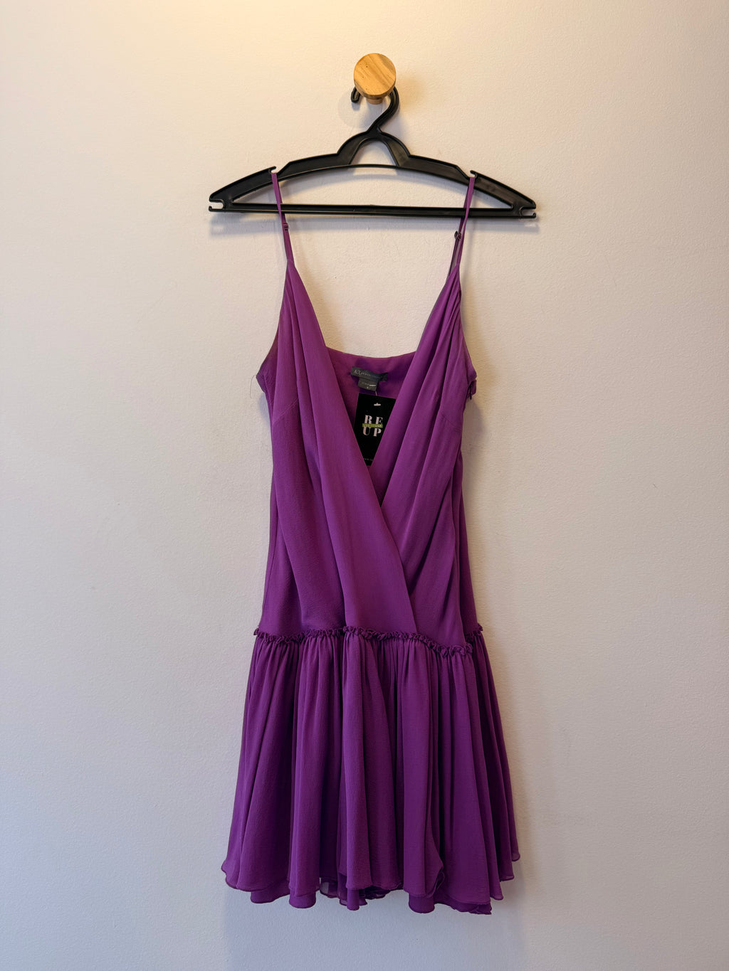 Vestido Curto Roxo com Saia Fluida