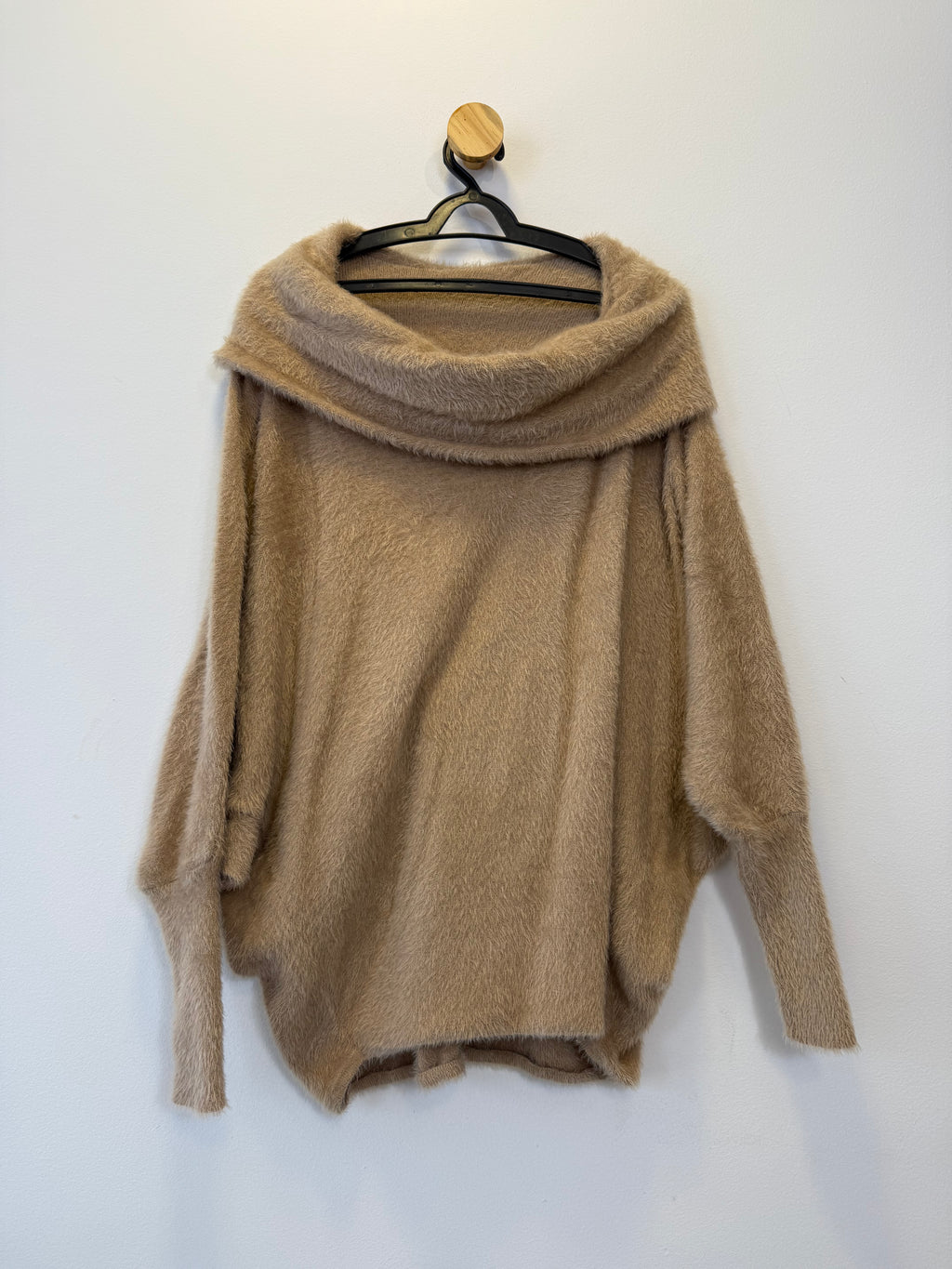 Suéter Tricot Ombo a Ombro Bege