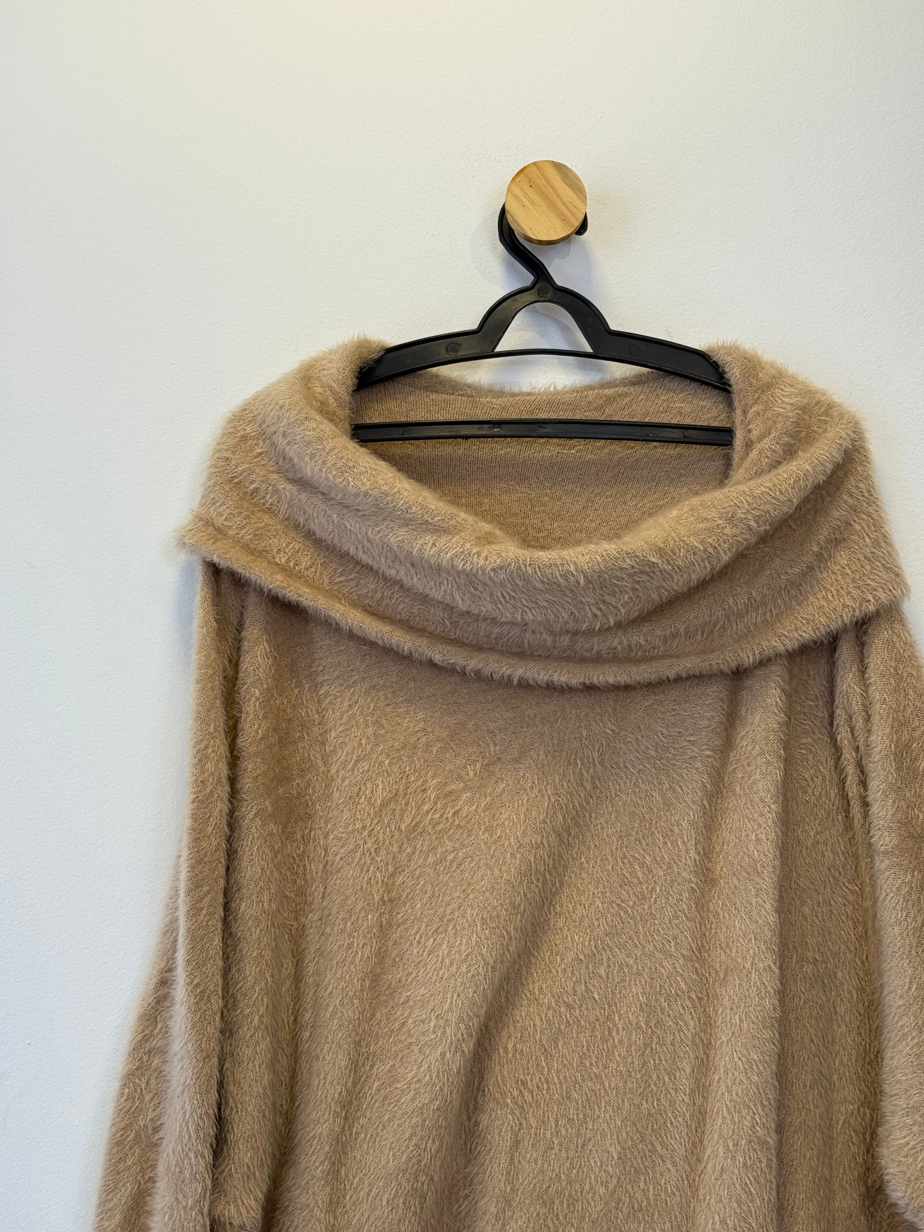 Suéter Tricot Ombo a Ombro Bege