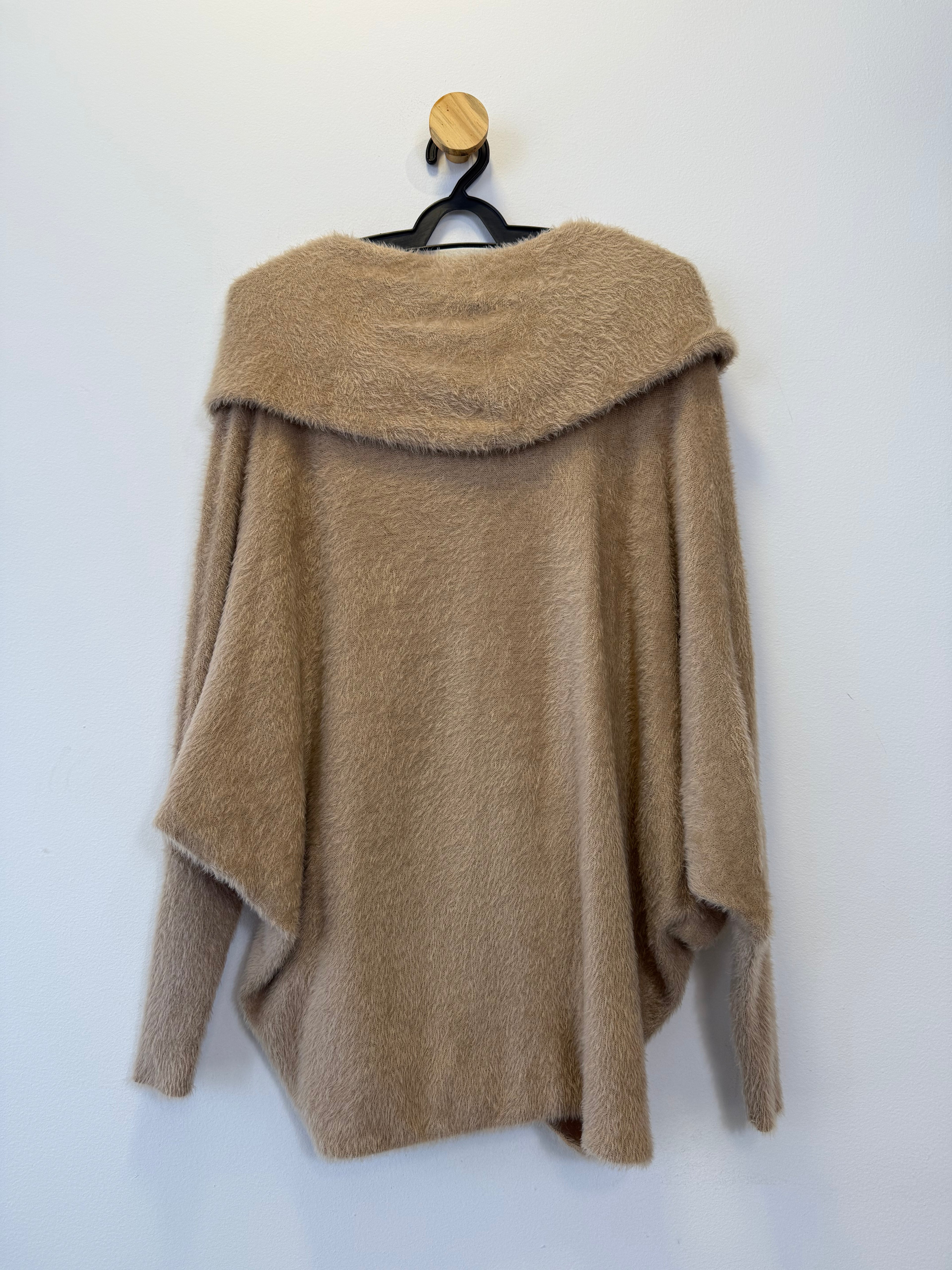 Suéter Tricot Ombo a Ombro Bege