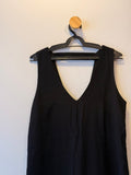Vestido Curto Preto com Recorte nas Costas