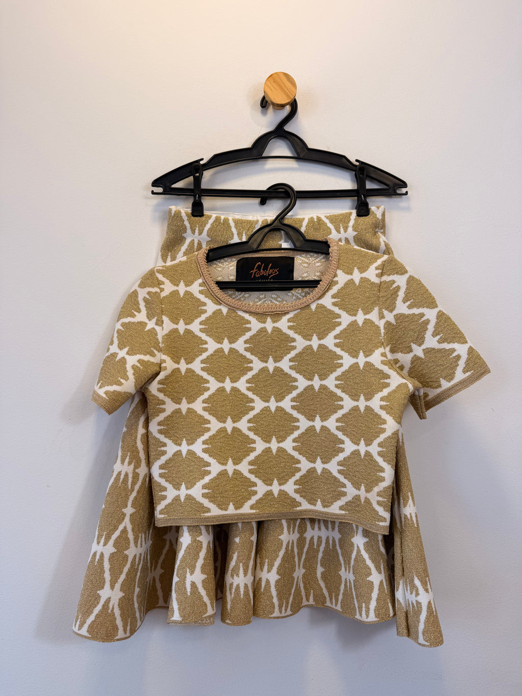 Conjunto Branco e Dourado Agilitá