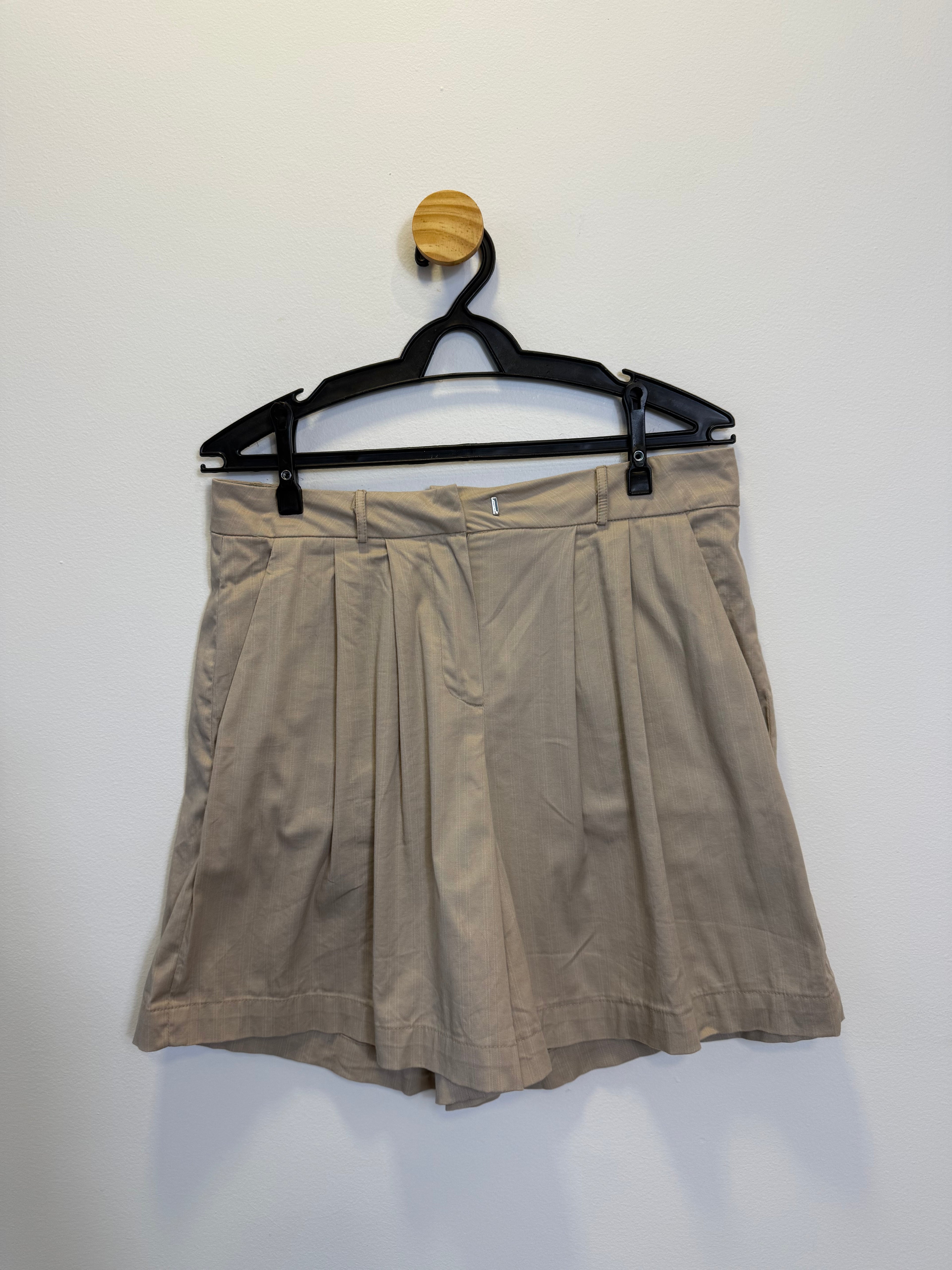 Short Risca de Giz Bege