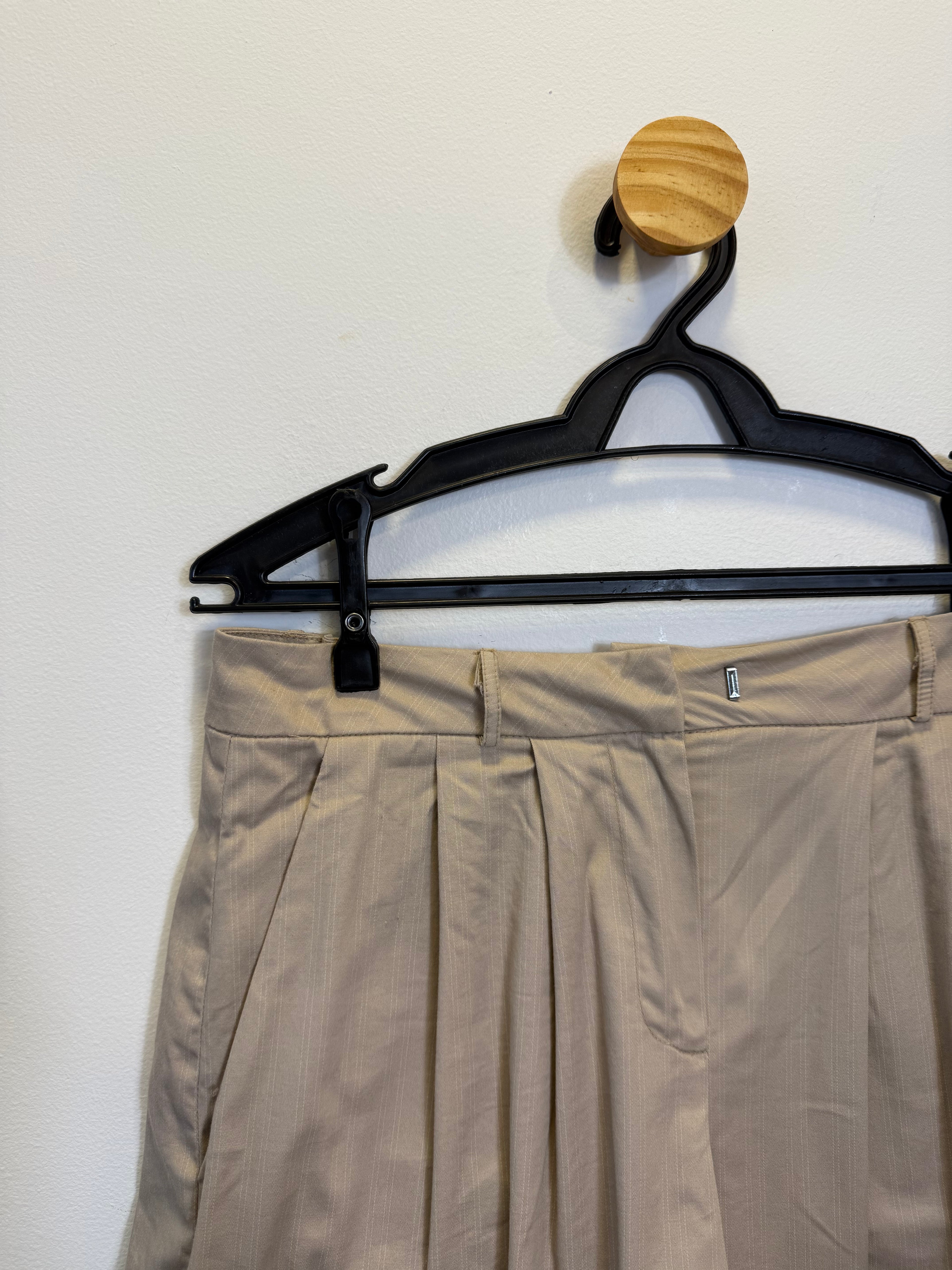 Short Risca de Giz Bege
