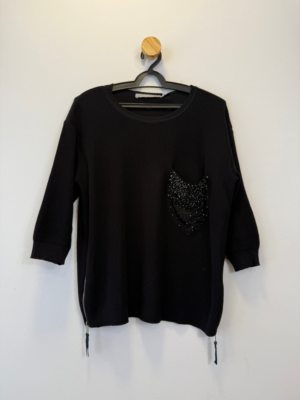 Blusa Tricot Preta Bolso Bordado