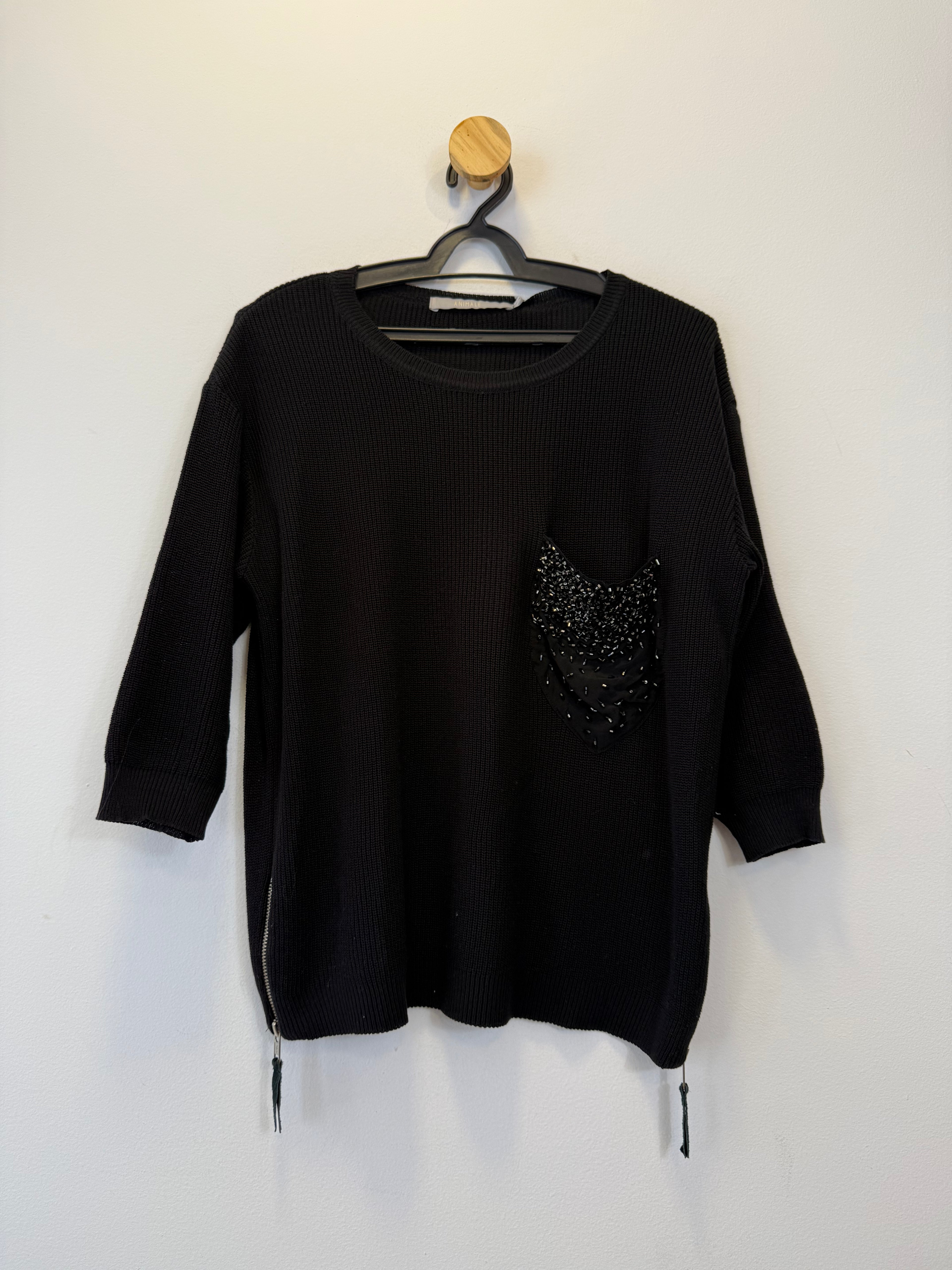 Blusa Tricot Preta Bolso Bordado